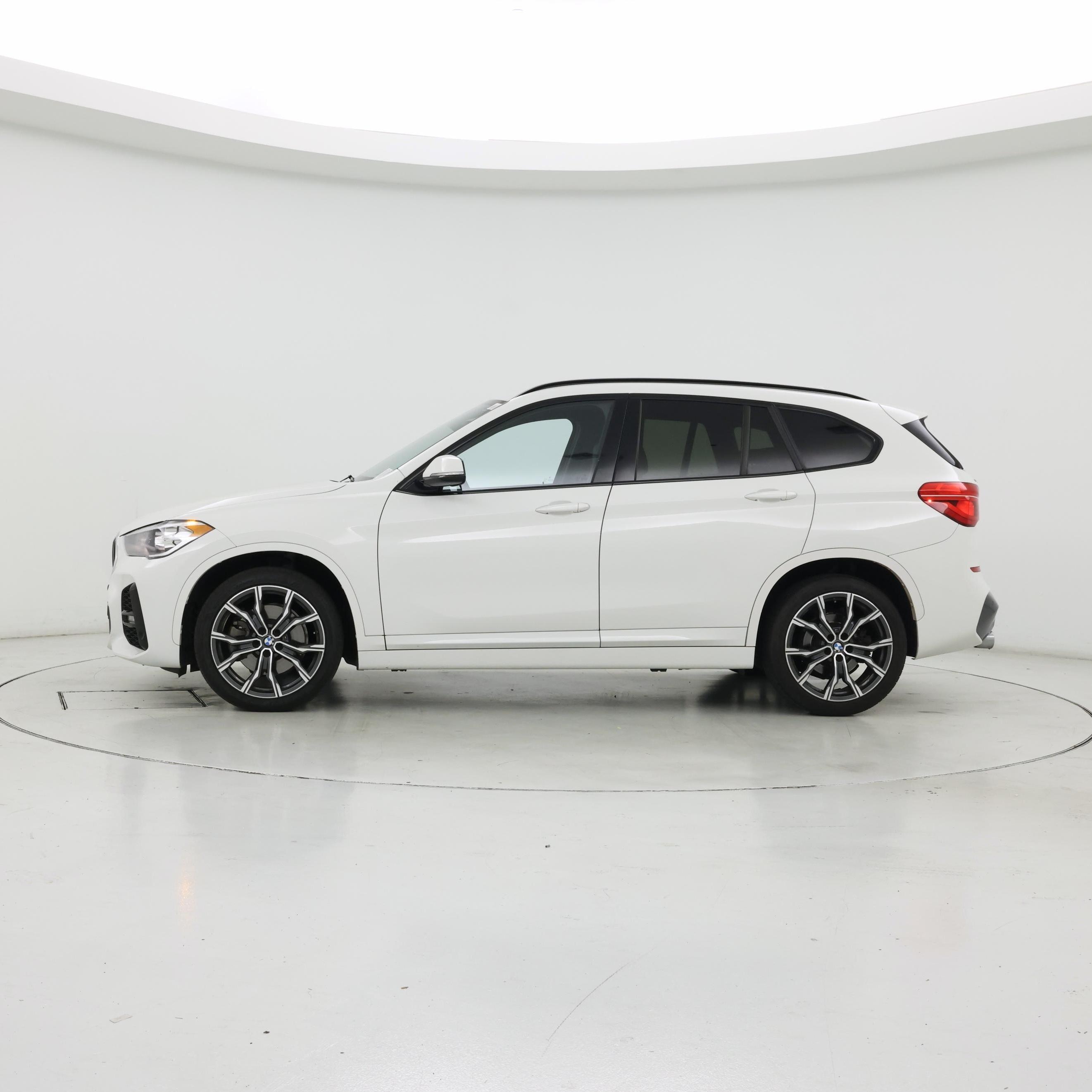 Thumbnail: 2020 BMW X1 - 3