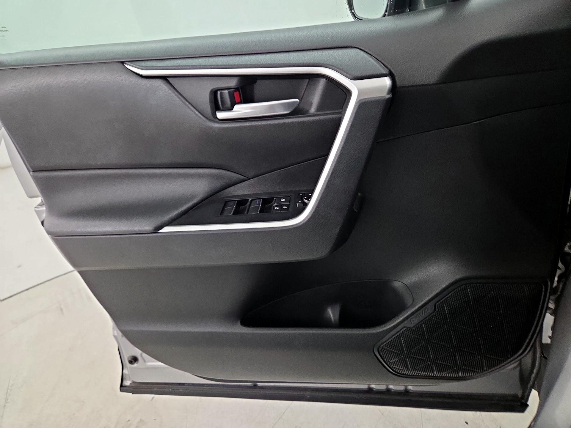 Thumbnail: 2021 Toyota RAV4 - 12