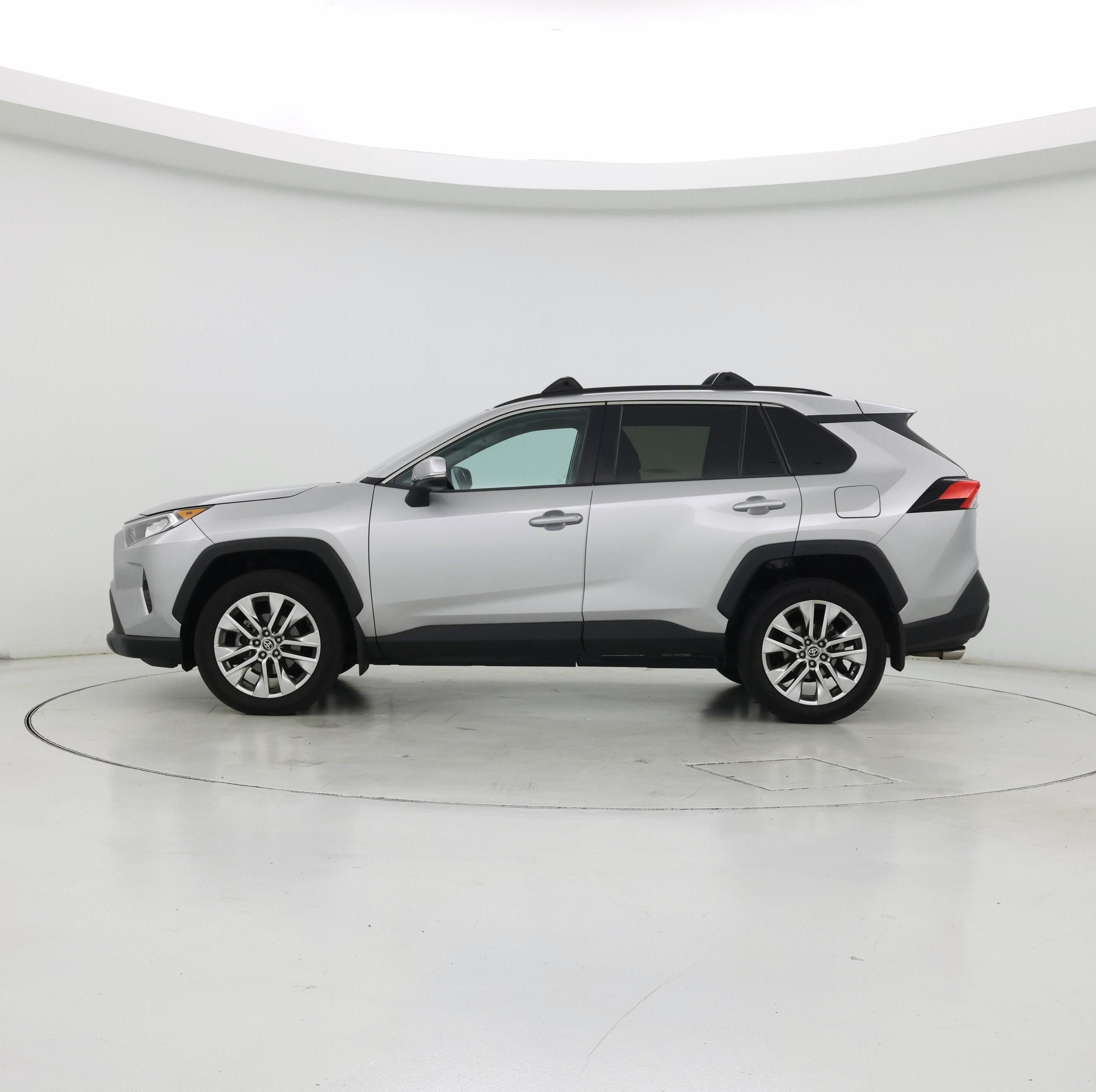 Thumbnail: 2021 Toyota RAV4 - 3
