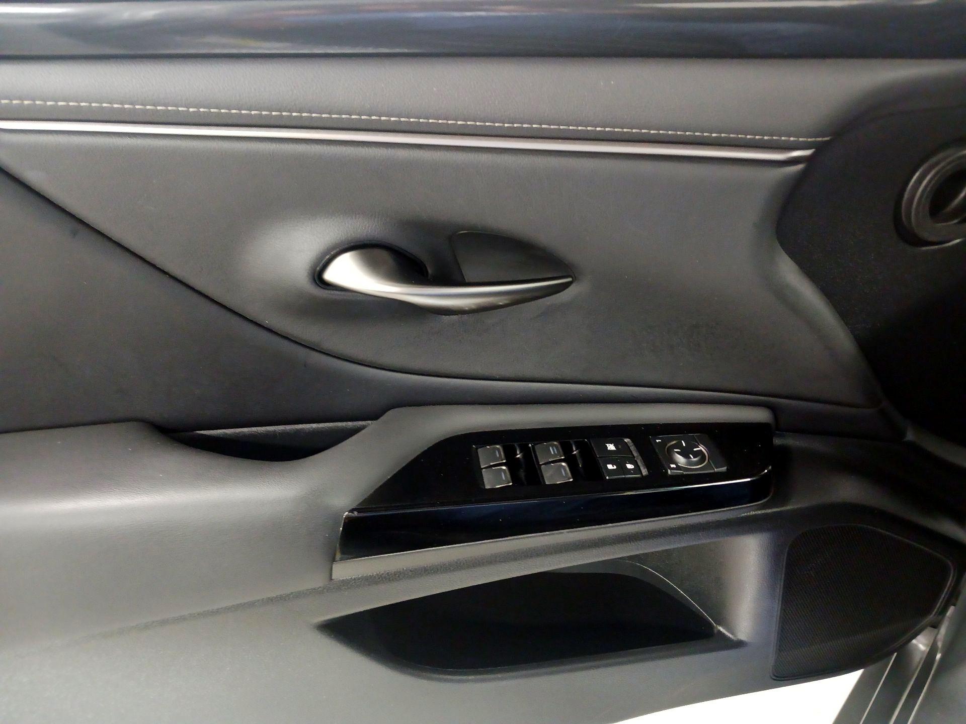 Thumbnail: 2023 Lexus ES - 10