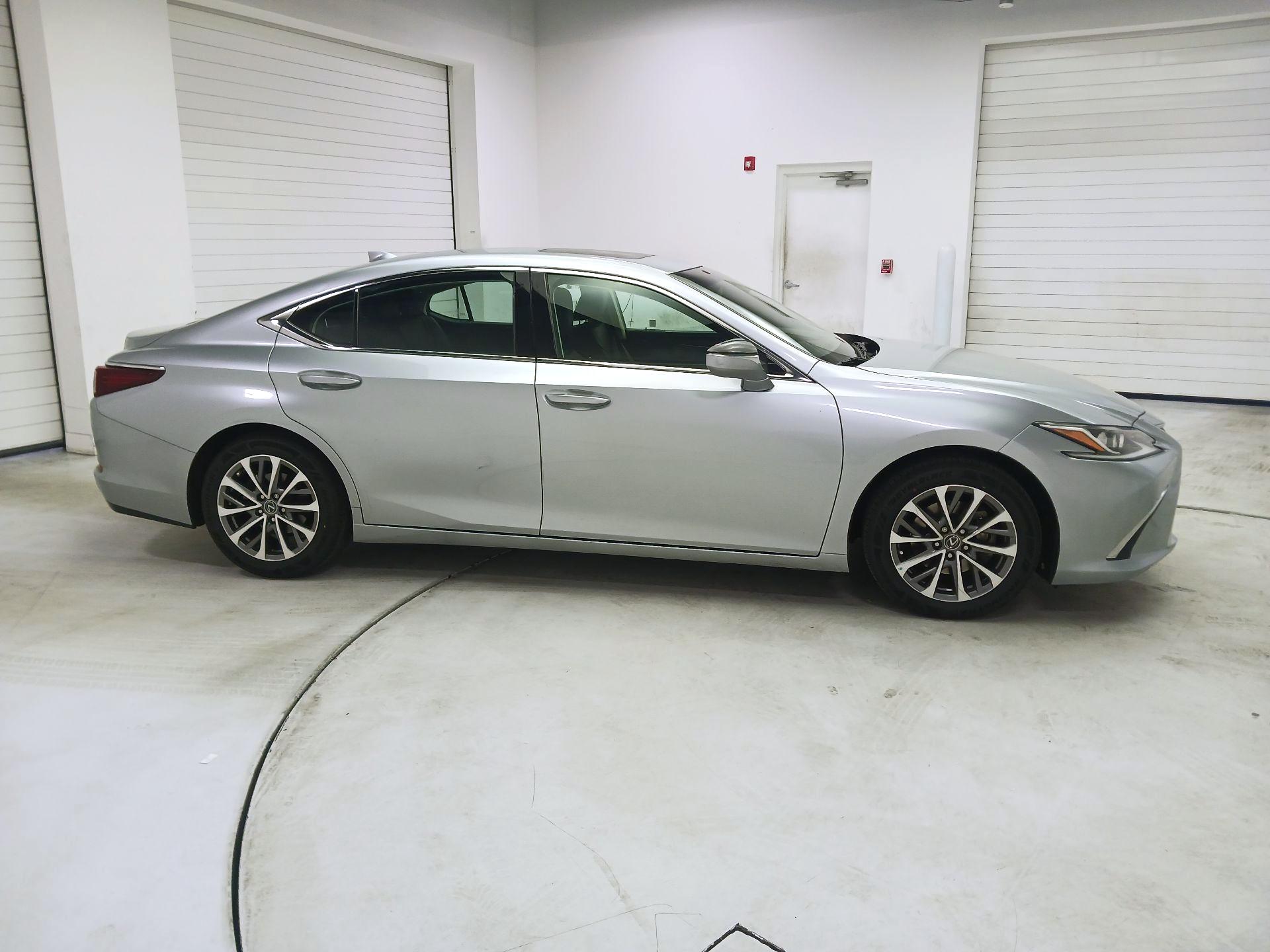 Thumbnail: 2023 Lexus ES - 4