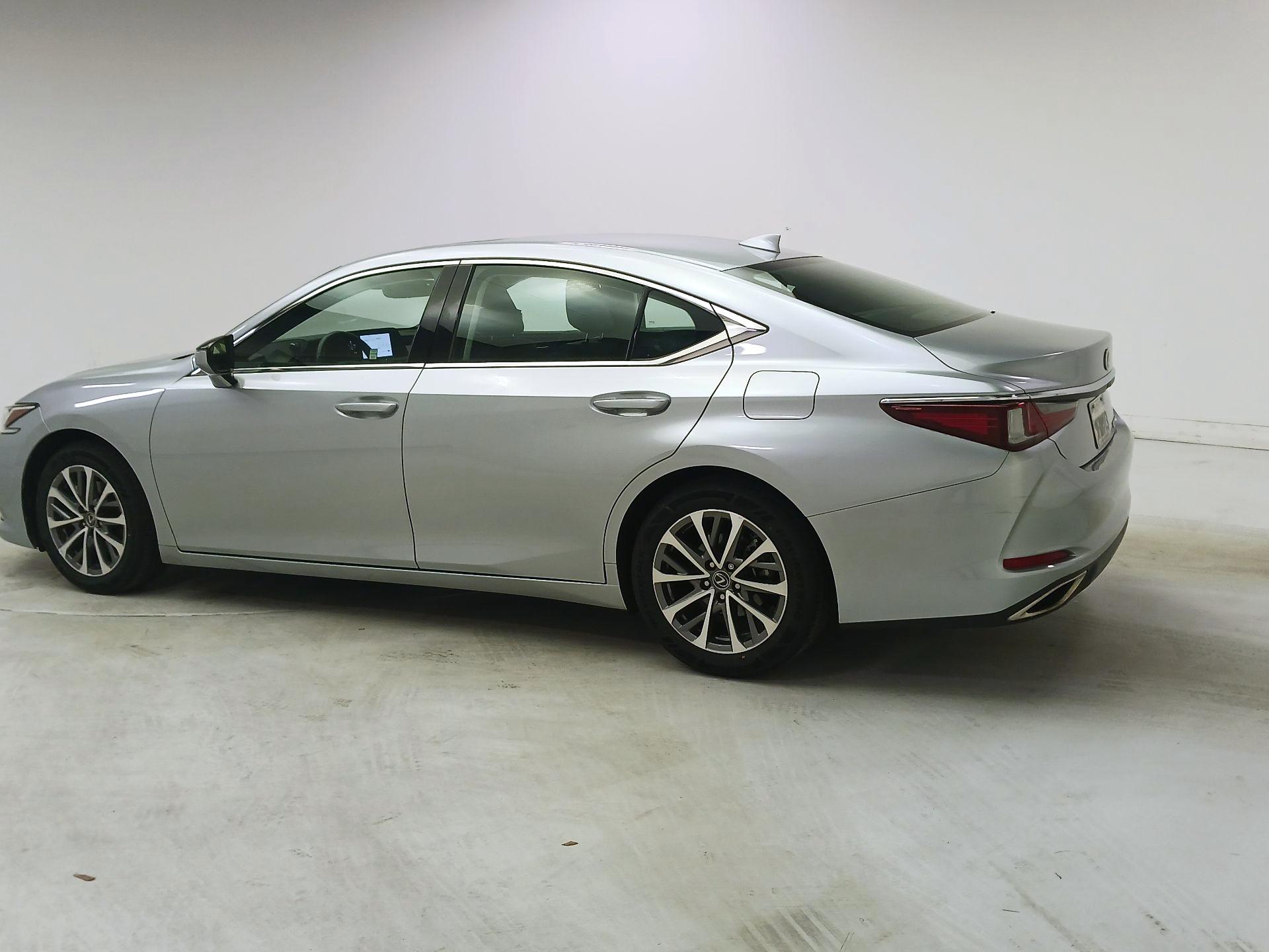 Thumbnail: 2023 Lexus ES - 7