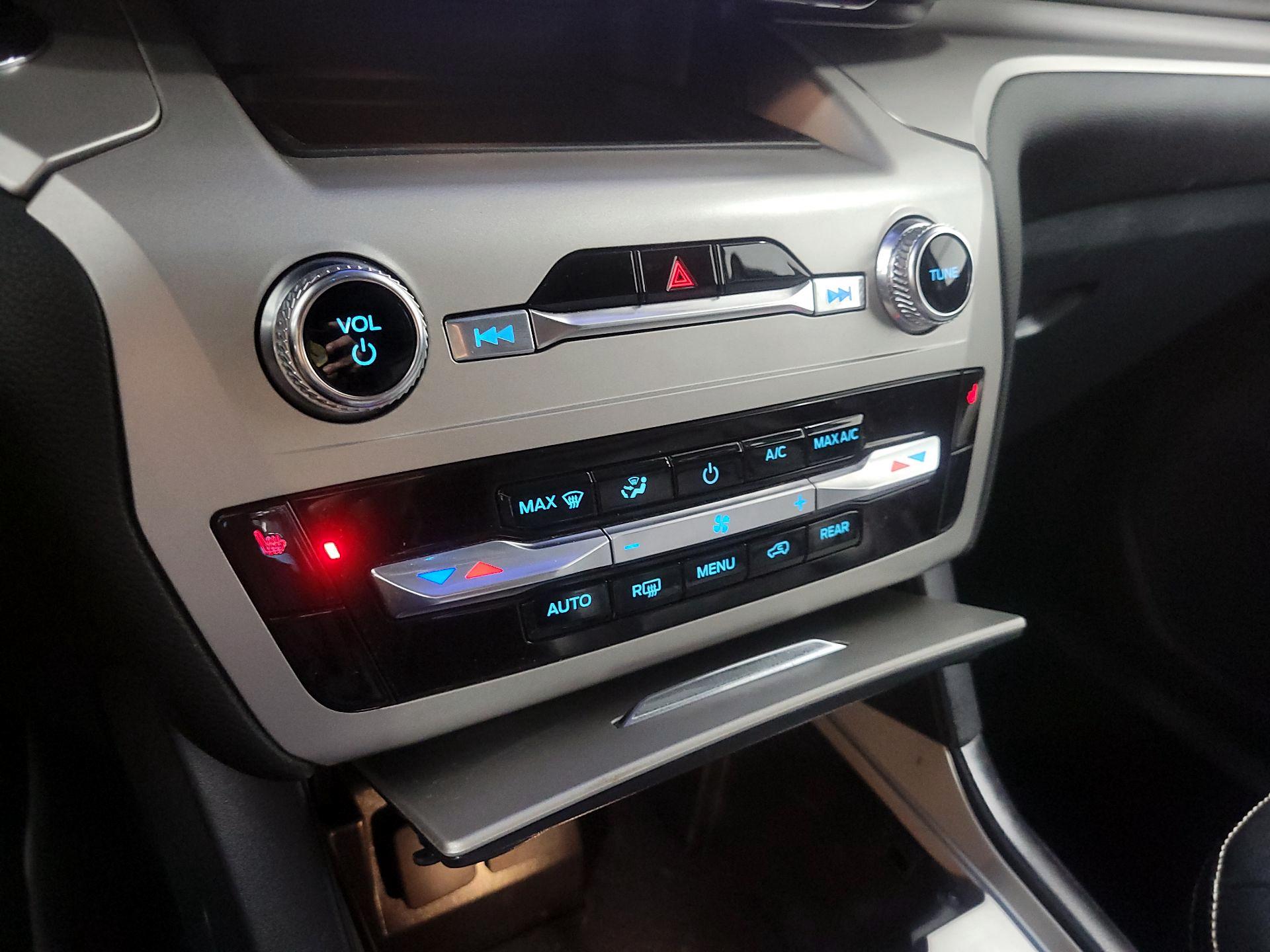 Thumbnail: 2022 Ford Explorer - 16