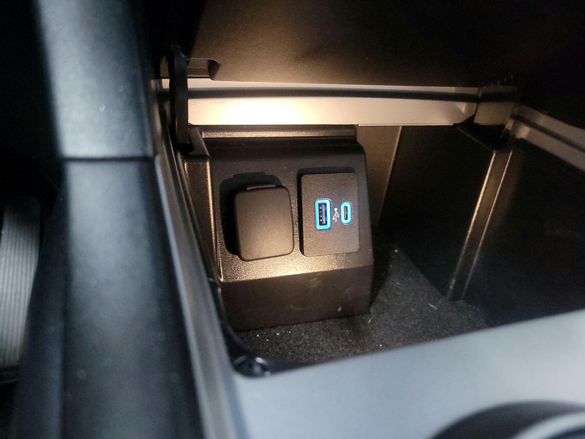 Thumbnail: 2022 Ford Explorer - 18