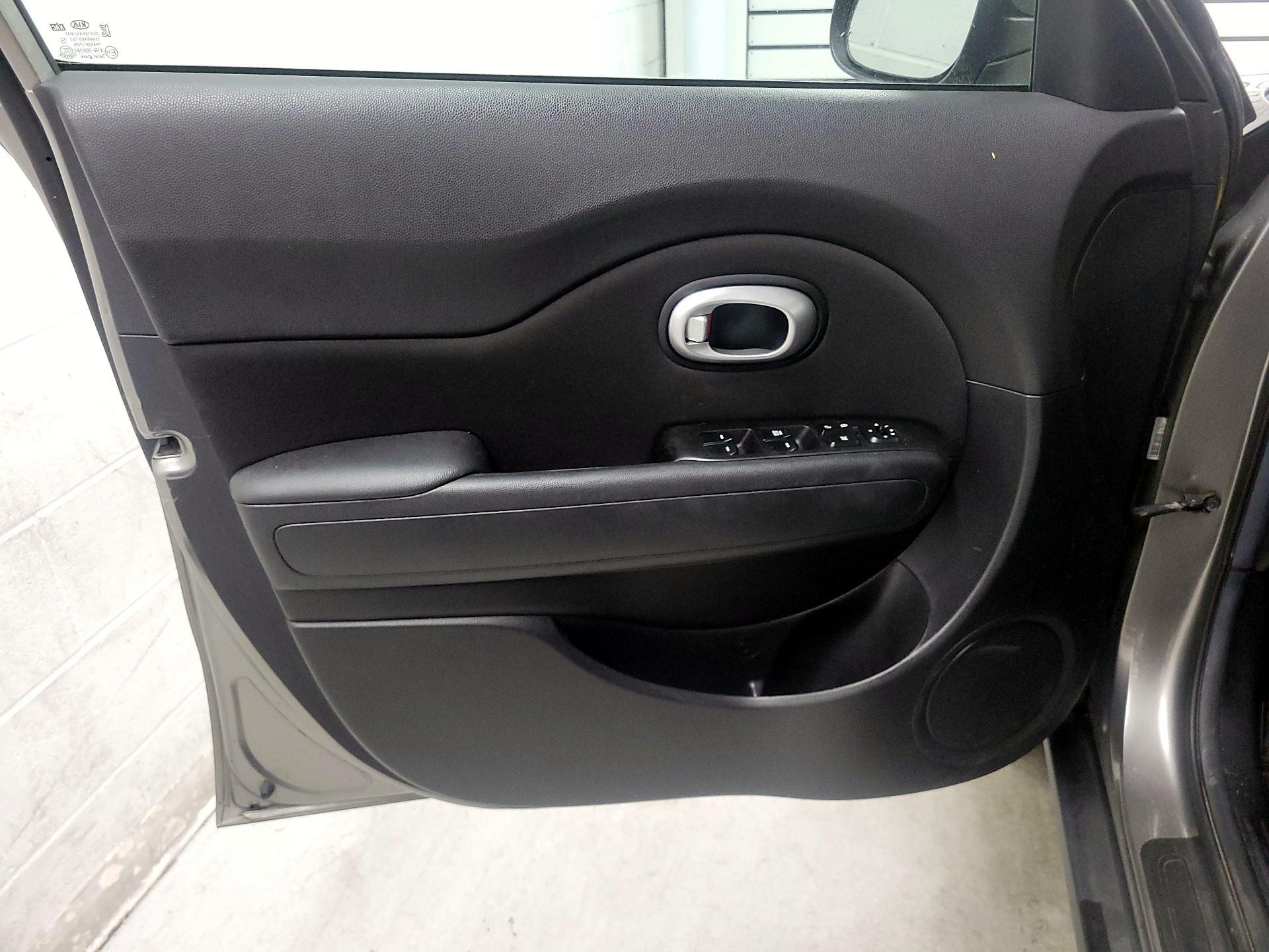 Thumbnail: 2015 Kia Soul - 12