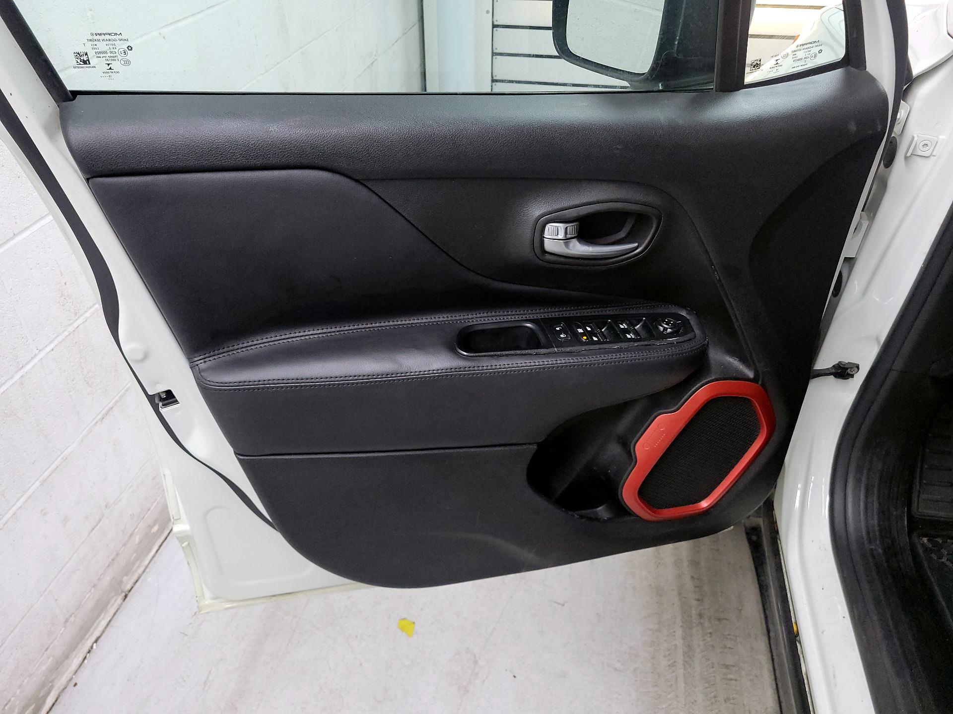 Thumbnail: 2016 Jeep Renegade - 12