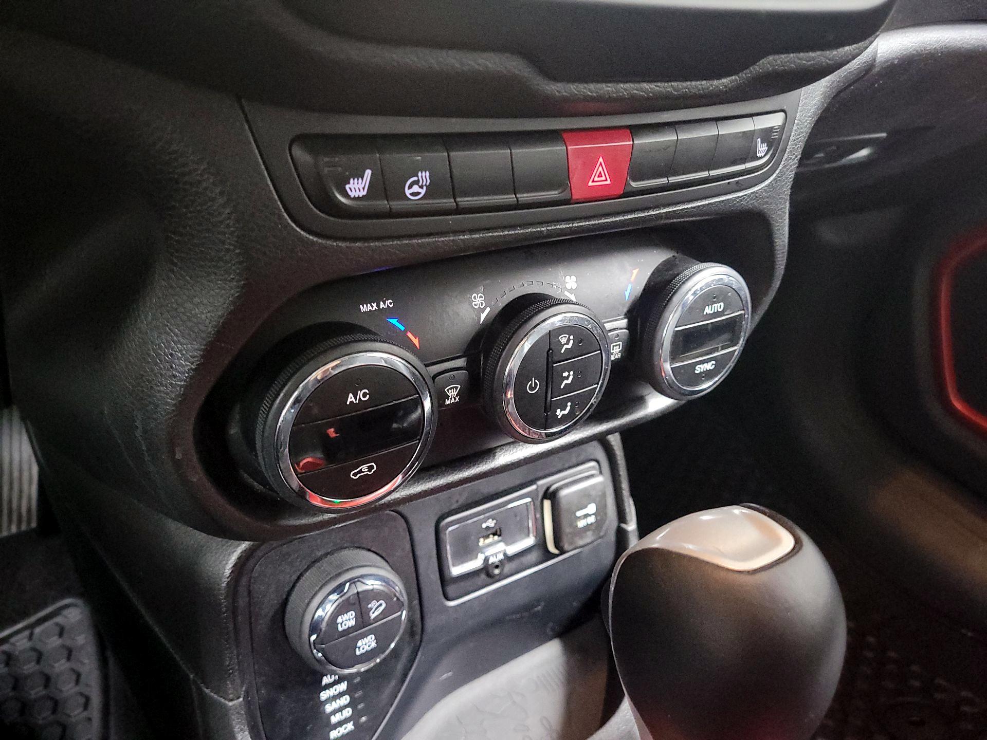 Thumbnail: 2016 Jeep Renegade - 16