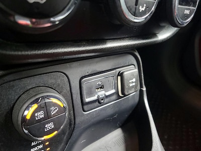USB/AUX Ports