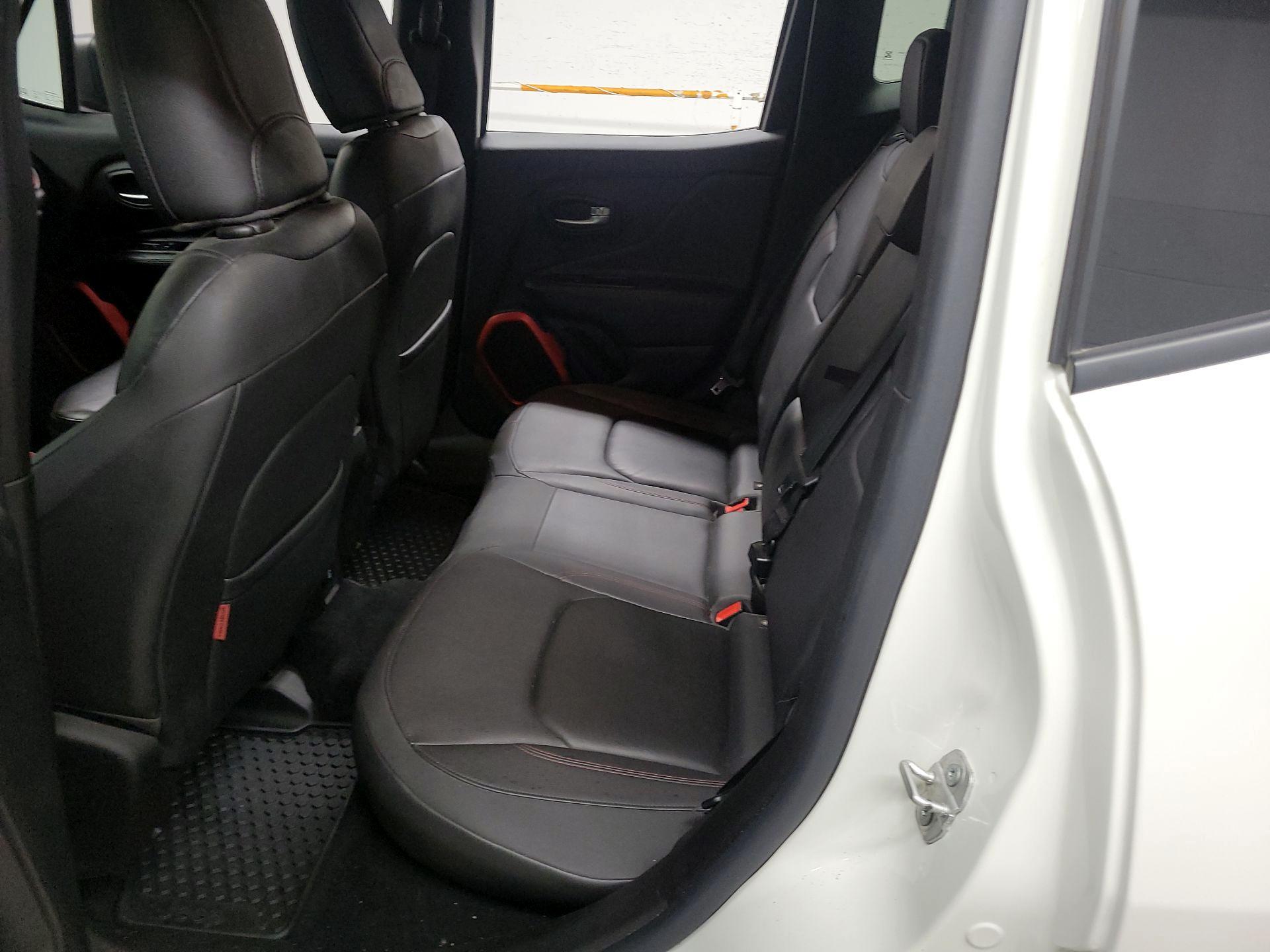 Thumbnail: 2016 Jeep Renegade - 19
