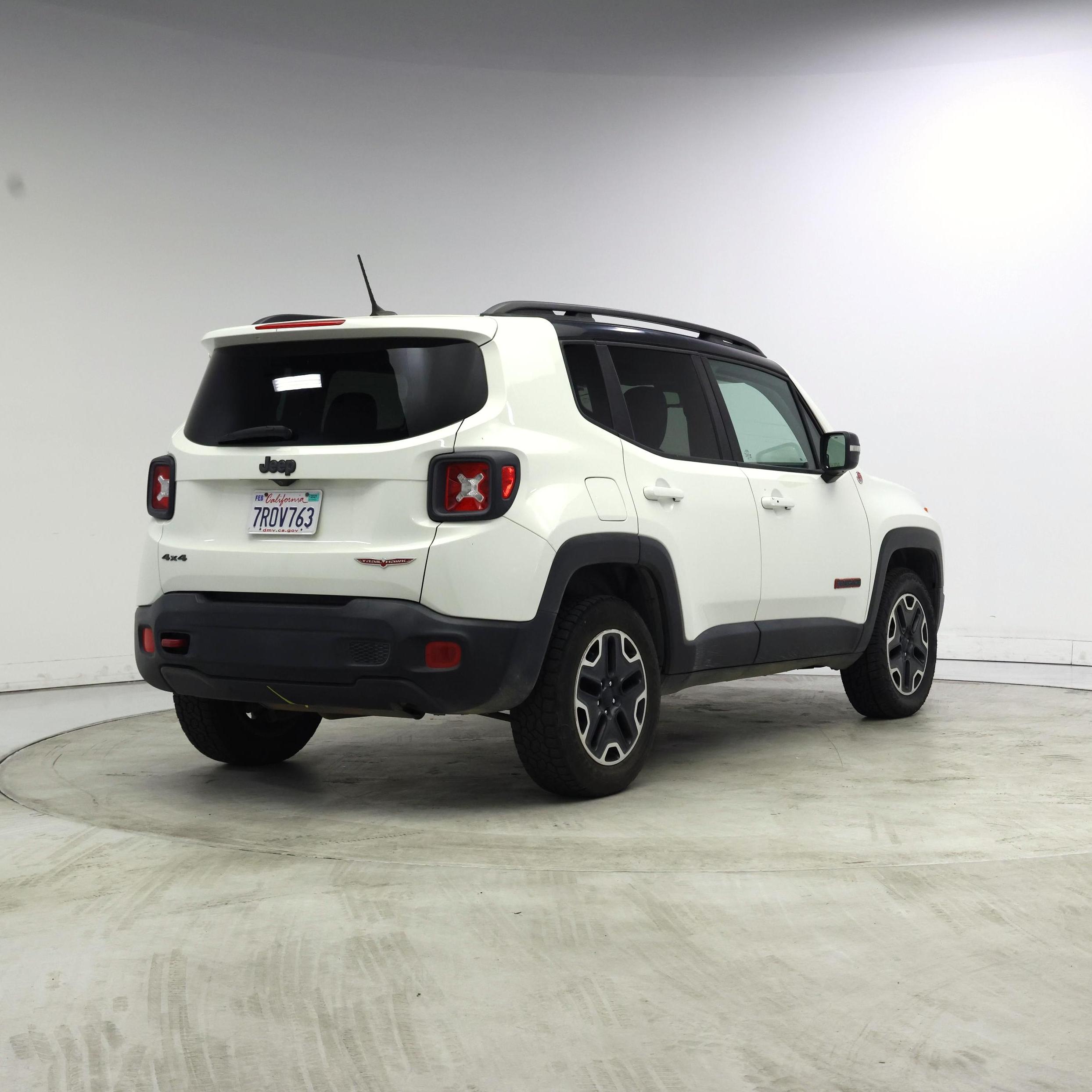Thumbnail: 2016 Jeep Renegade - 8