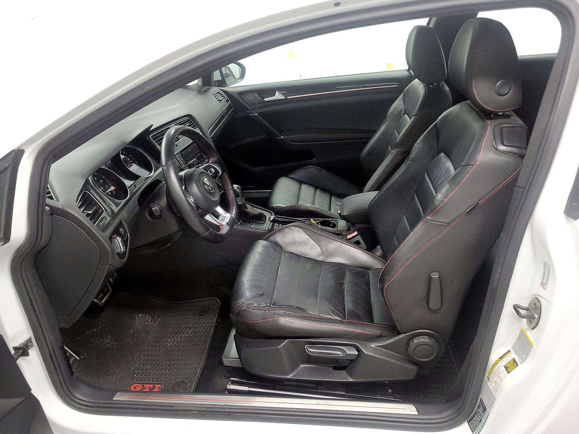 Thumbnail: 2015 Volkswagen Golf - 9