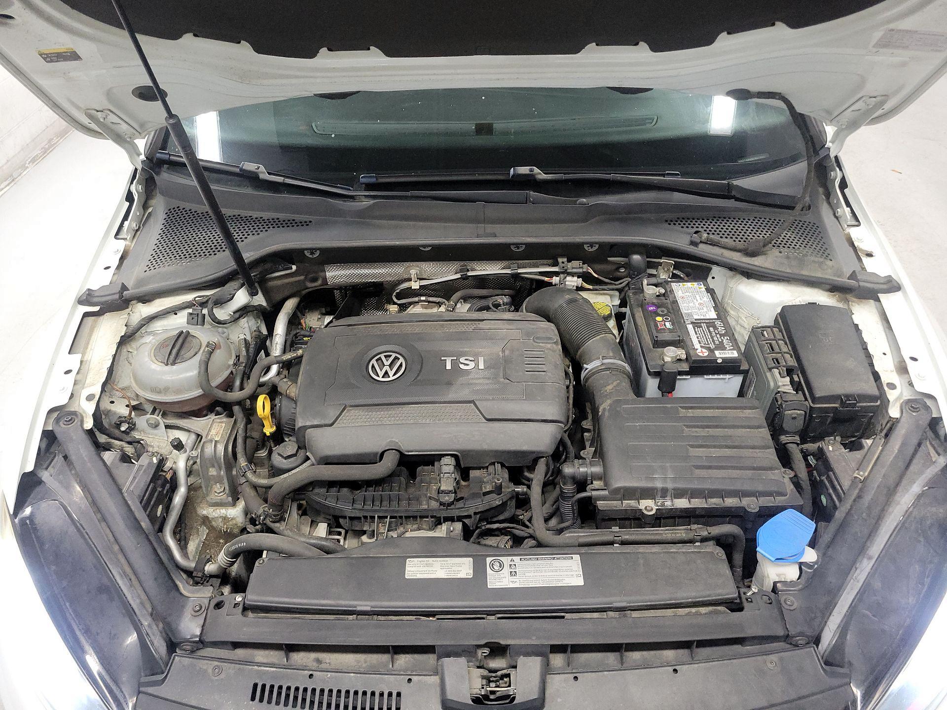 Thumbnail: 2015 Volkswagen Golf - 18
