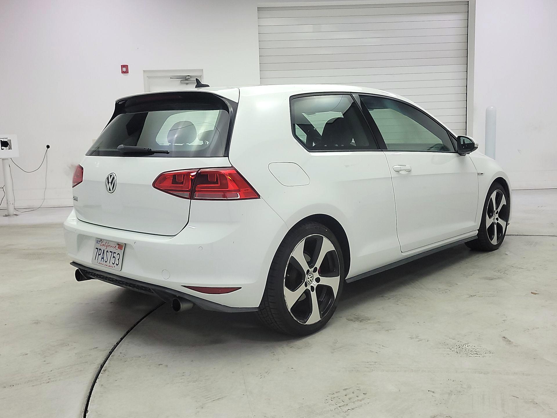 Thumbnail: 2015 Volkswagen Golf - 5