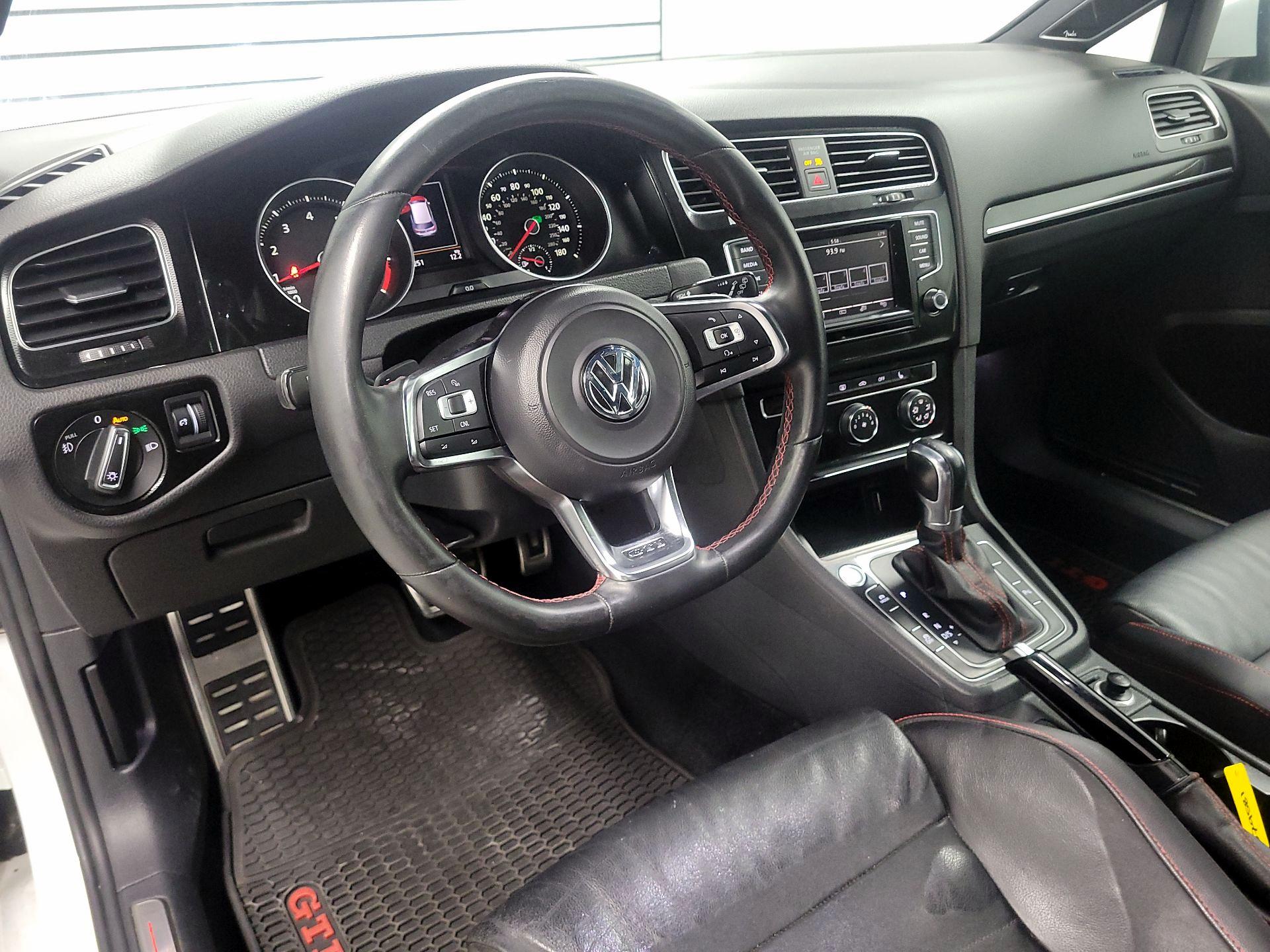 Thumbnail: 2015 Volkswagen Golf - 8