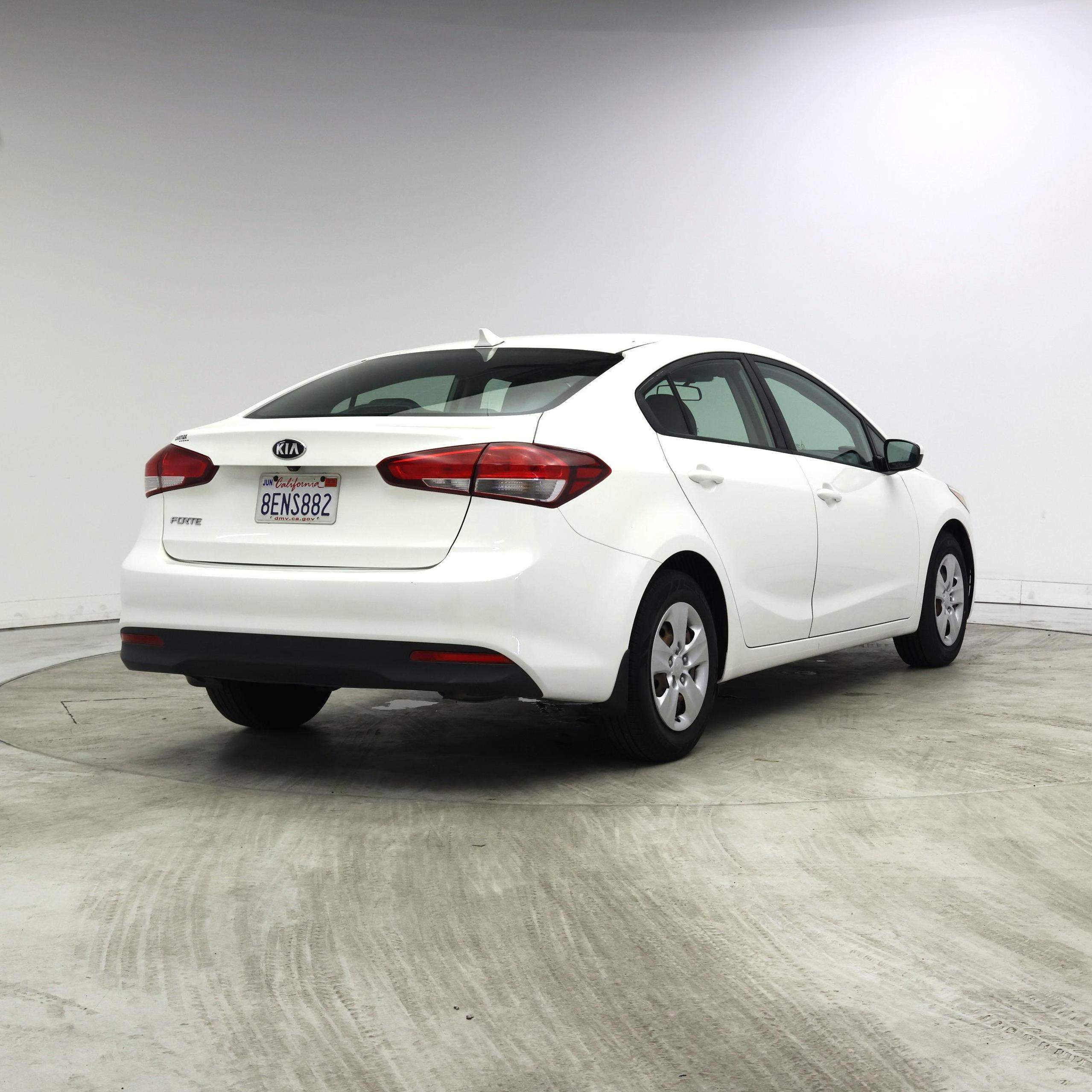 Thumbnail: 2018 Kia Forte - 8
