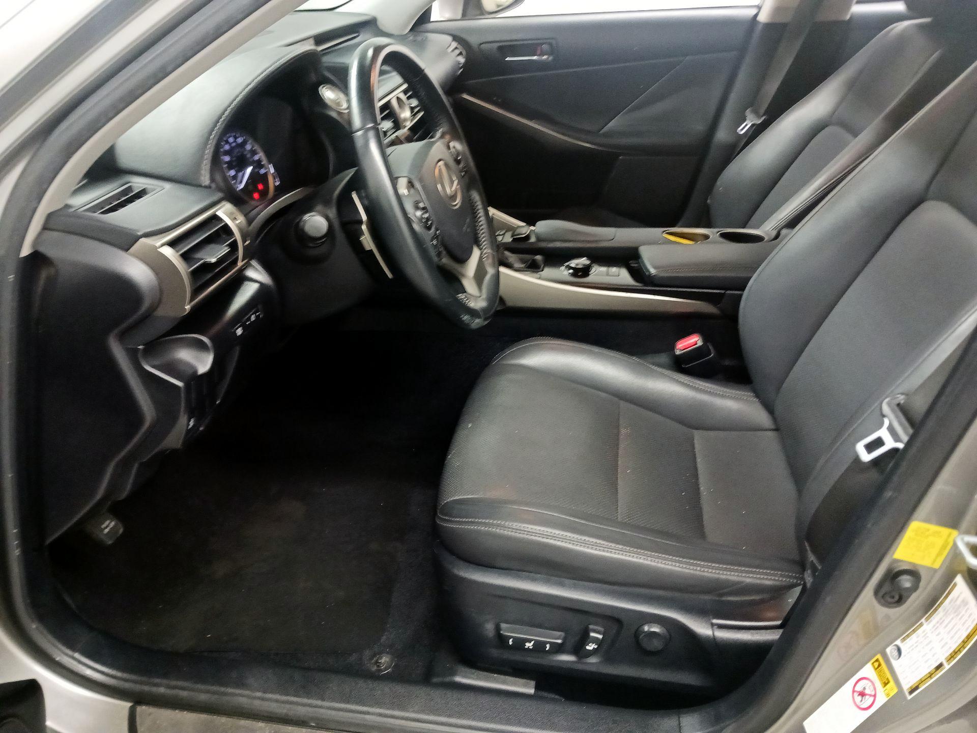 Thumbnail: 2014 Lexus IS - 11