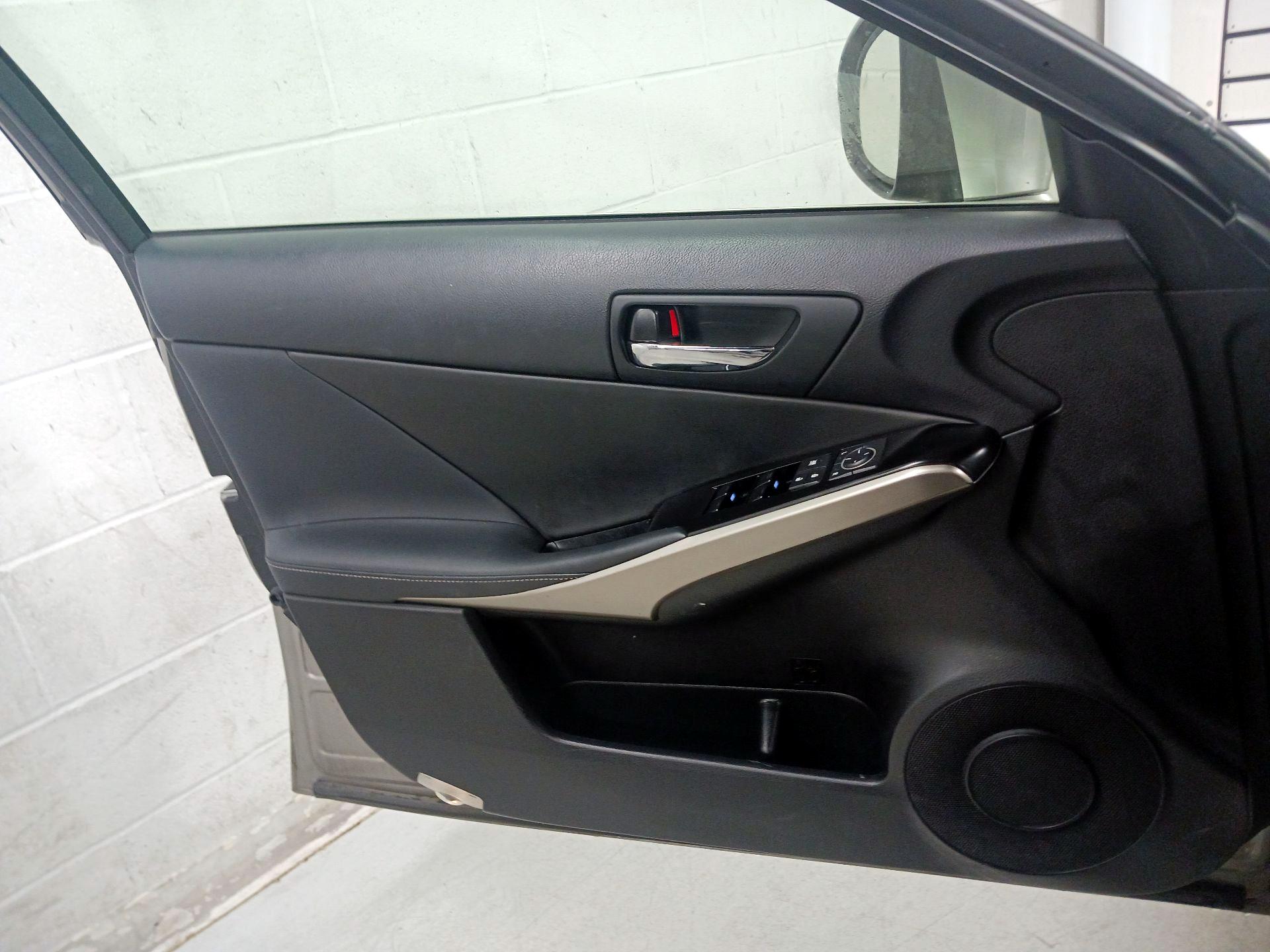 Thumbnail: 2014 Lexus IS - 12