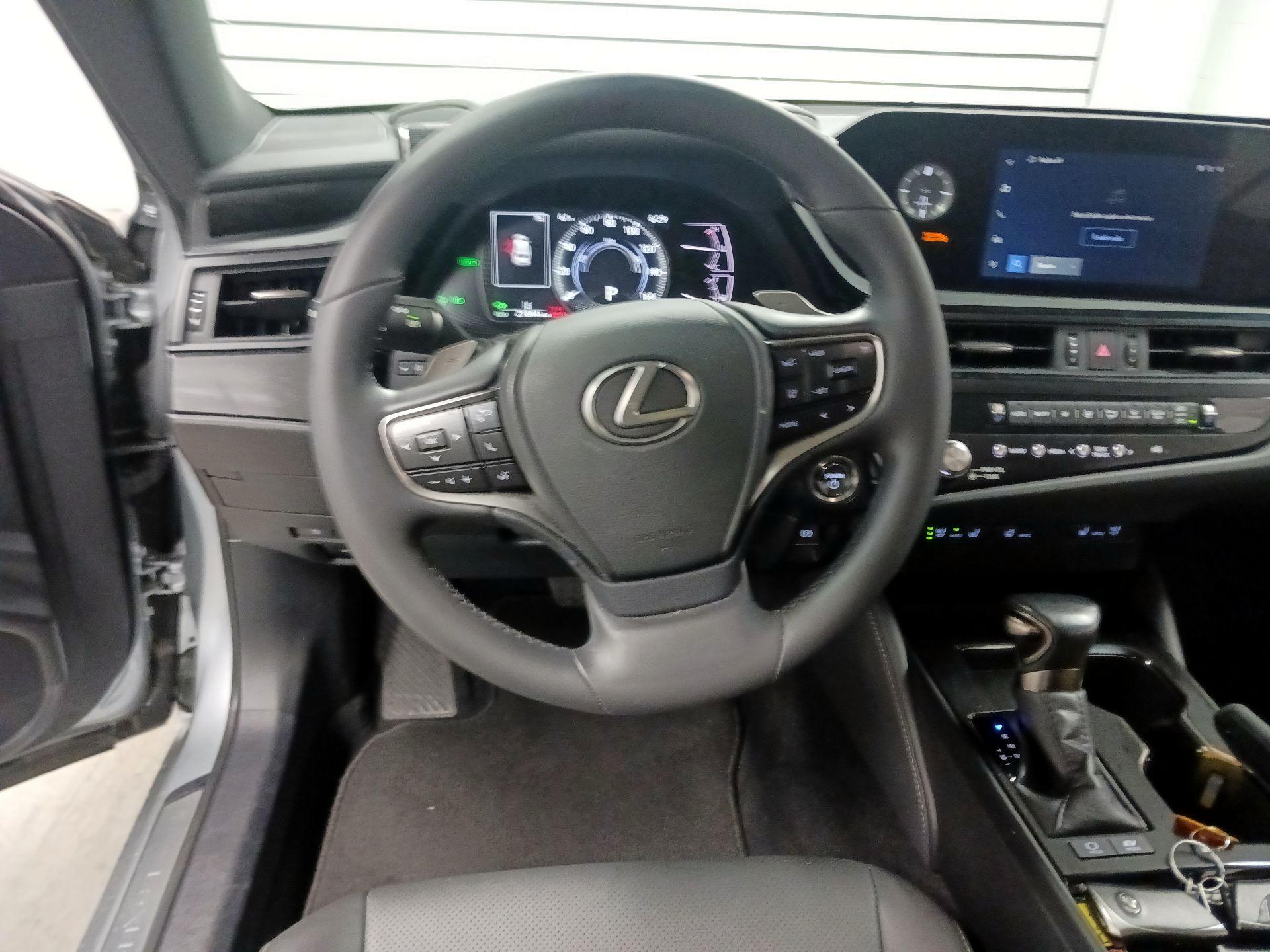 Thumbnail: 2024 Lexus ES - 10