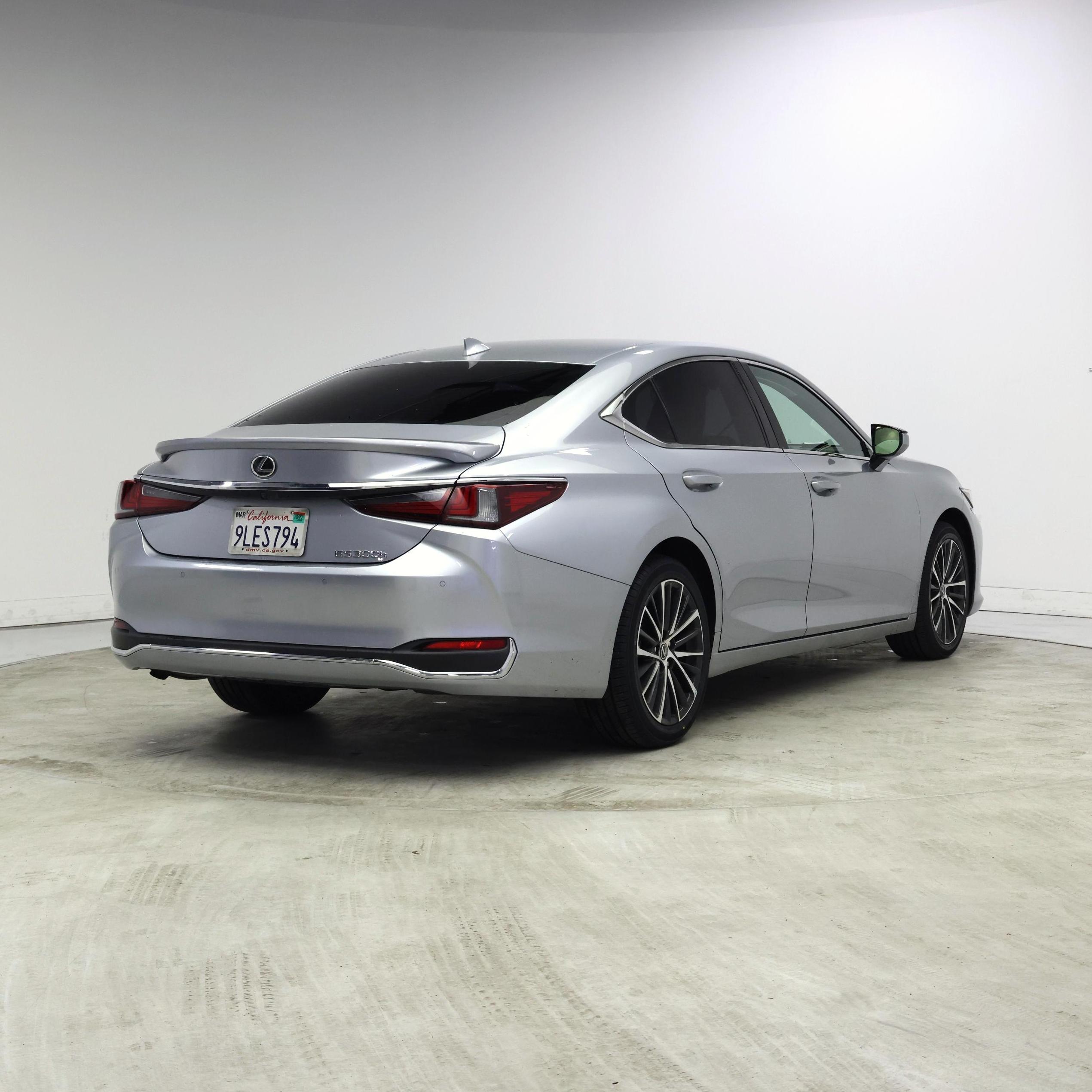 Thumbnail: 2024 Lexus ES - 8