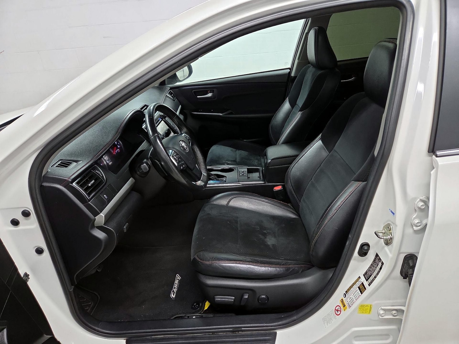2017 Toyota Camry XSE - Photo 10