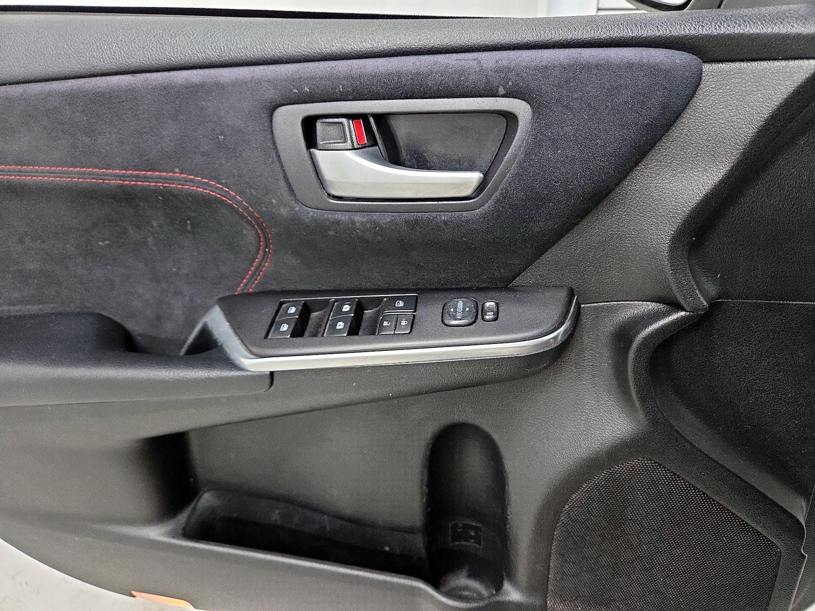 2017 Toyota Camry XSE - Photo 11