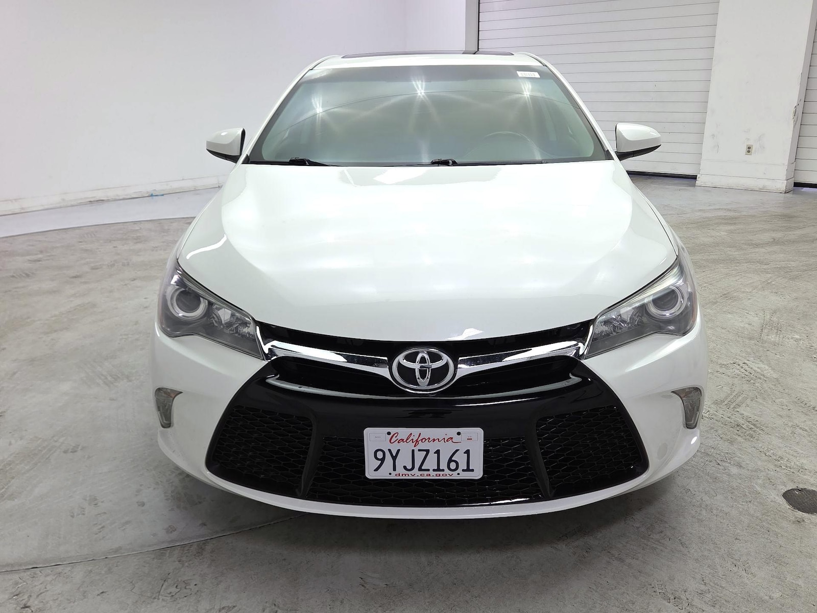 2017 Toyota Camry XSE - Photo 2