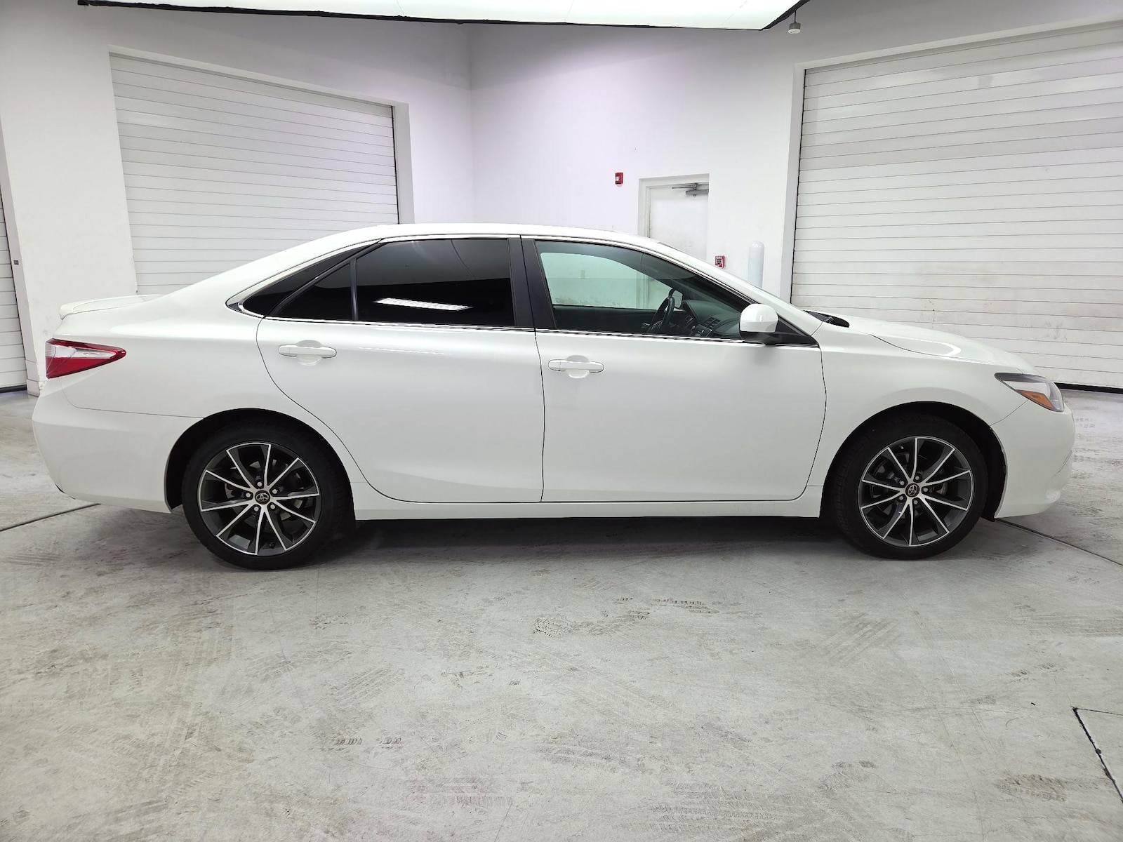2017 Toyota Camry XSE - Photo 4
