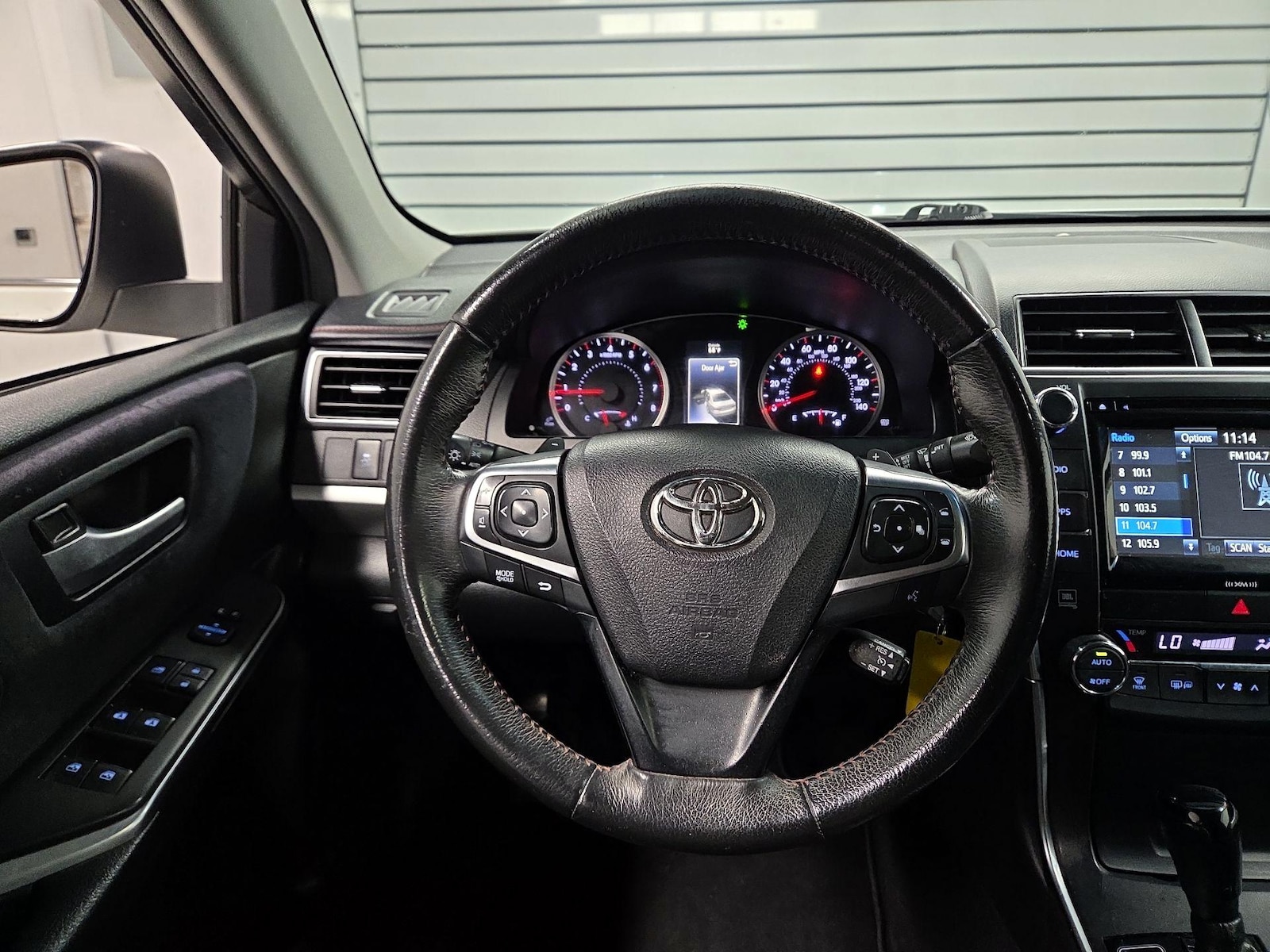 2017 Toyota Camry XSE - Photo 9