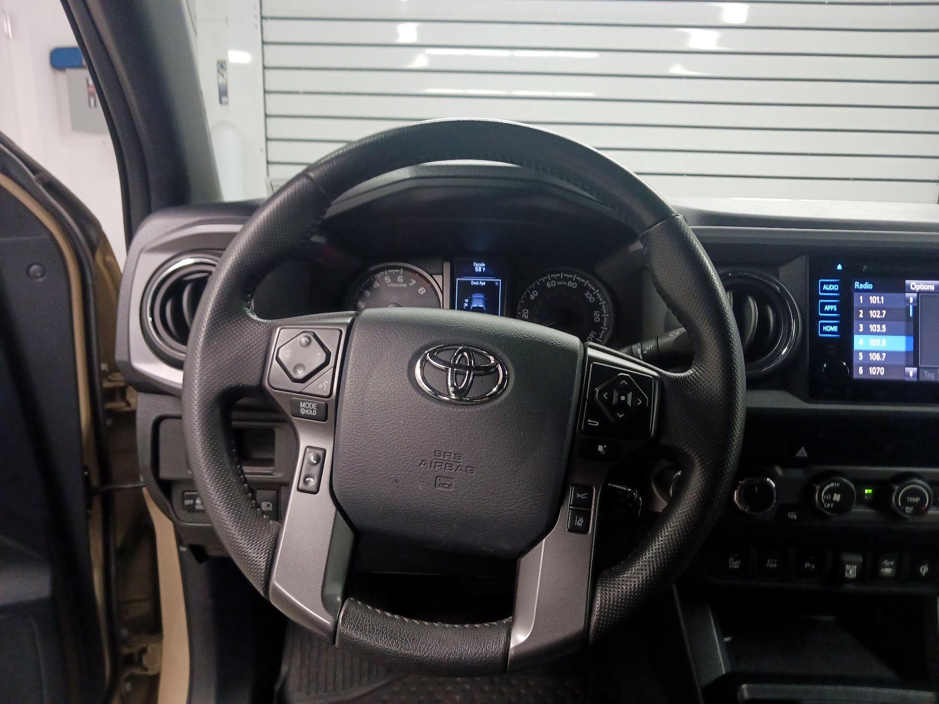 Thumbnail: 2019 Toyota Tacoma - 10