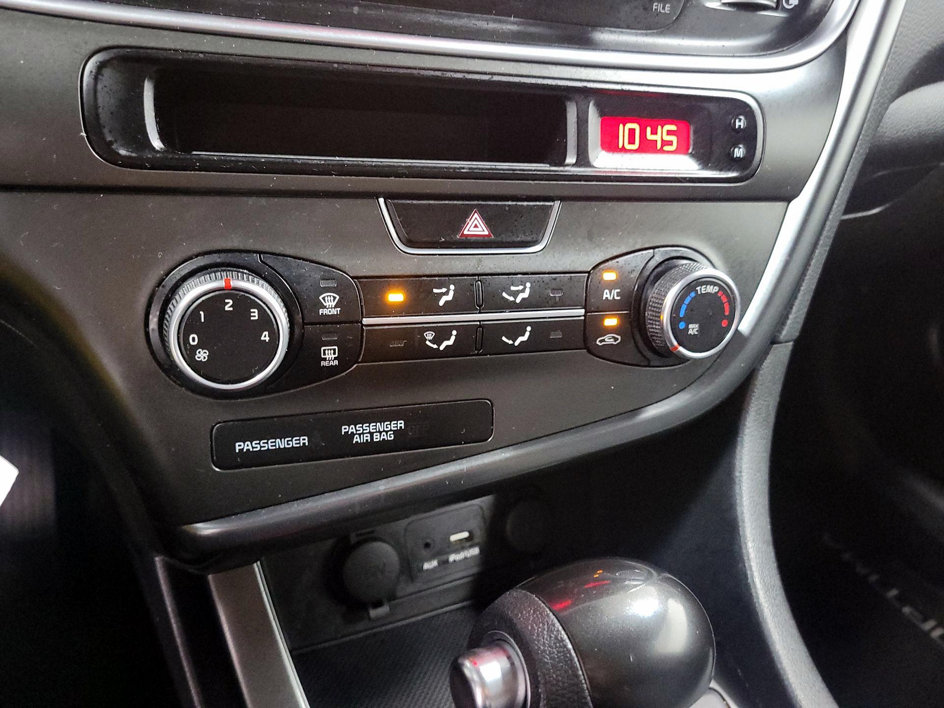 Thumbnail: 2015 Kia Optima - 14