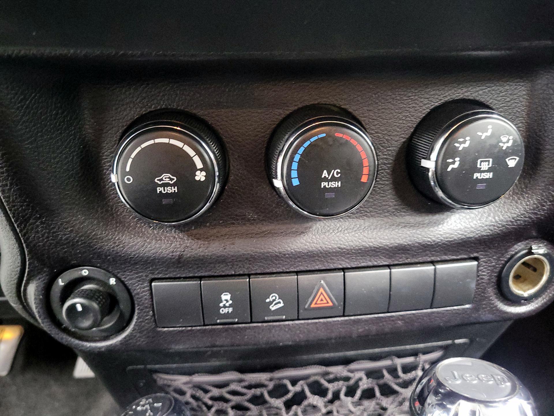 Thumbnail: 2018 Jeep Wrangler - 14