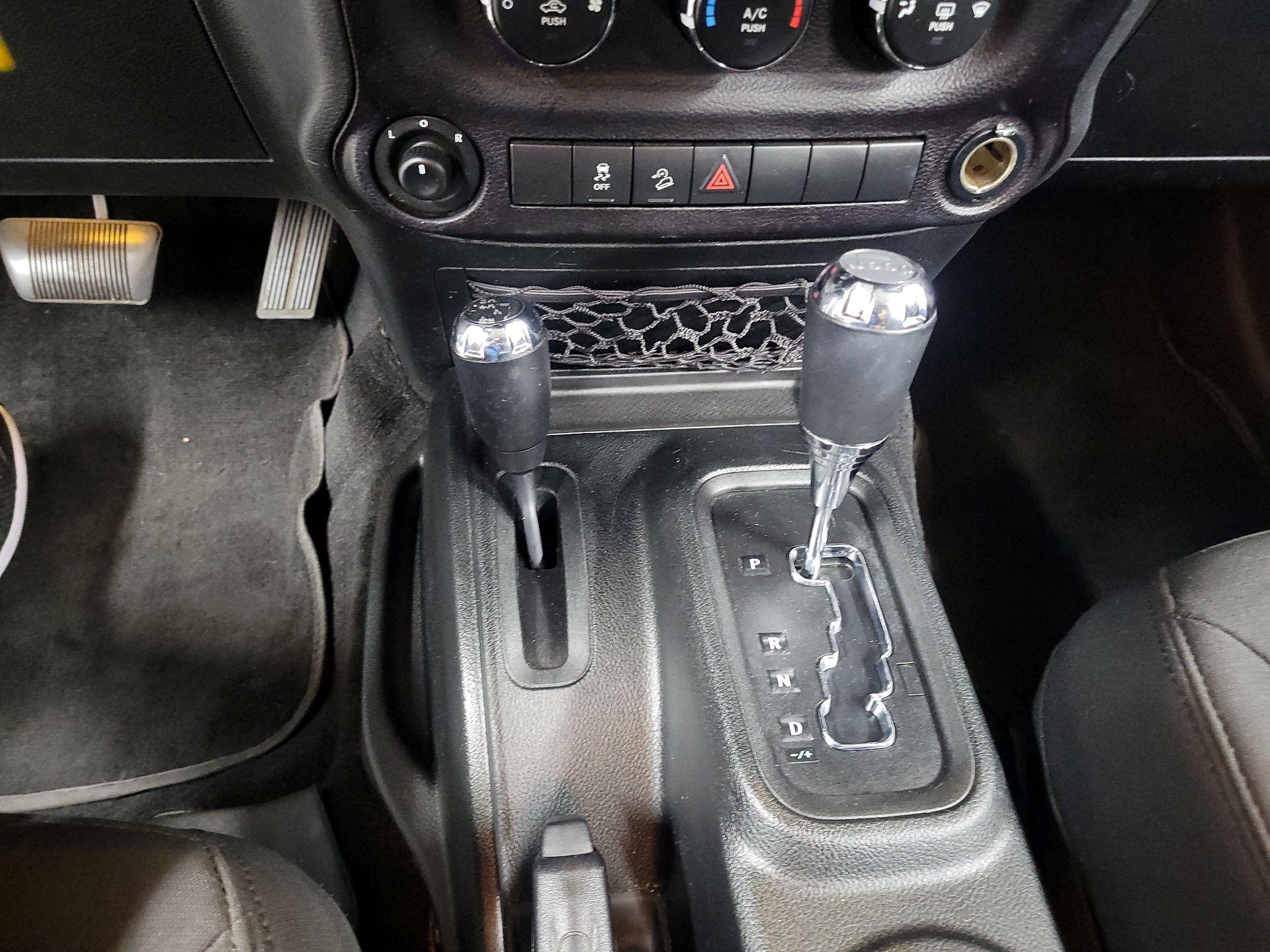 Thumbnail: 2018 Jeep Wrangler - 15