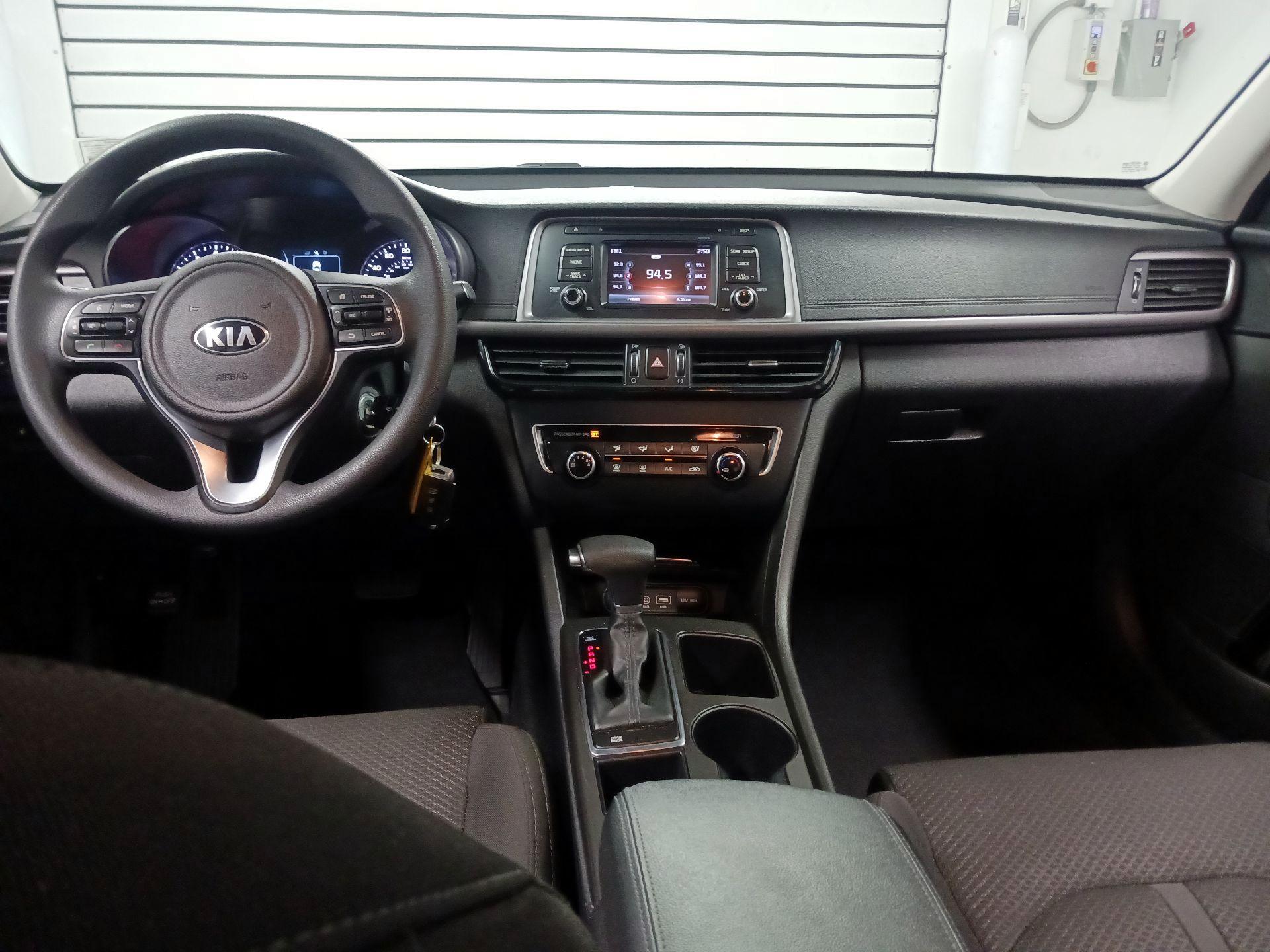 Thumbnail: 2016 Kia Optima - 9
