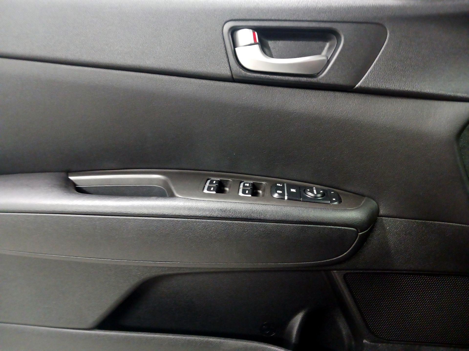 Thumbnail: 2016 Kia Optima - 12