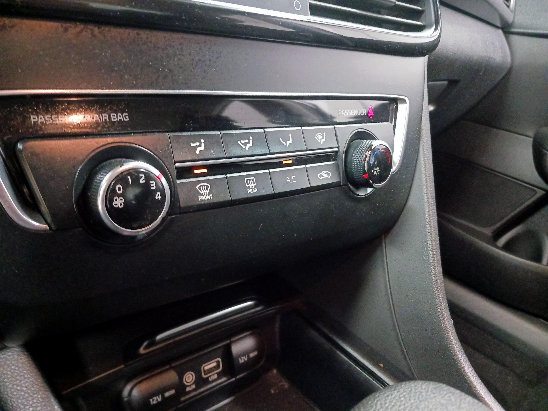 Thumbnail: 2016 Kia Optima - 15