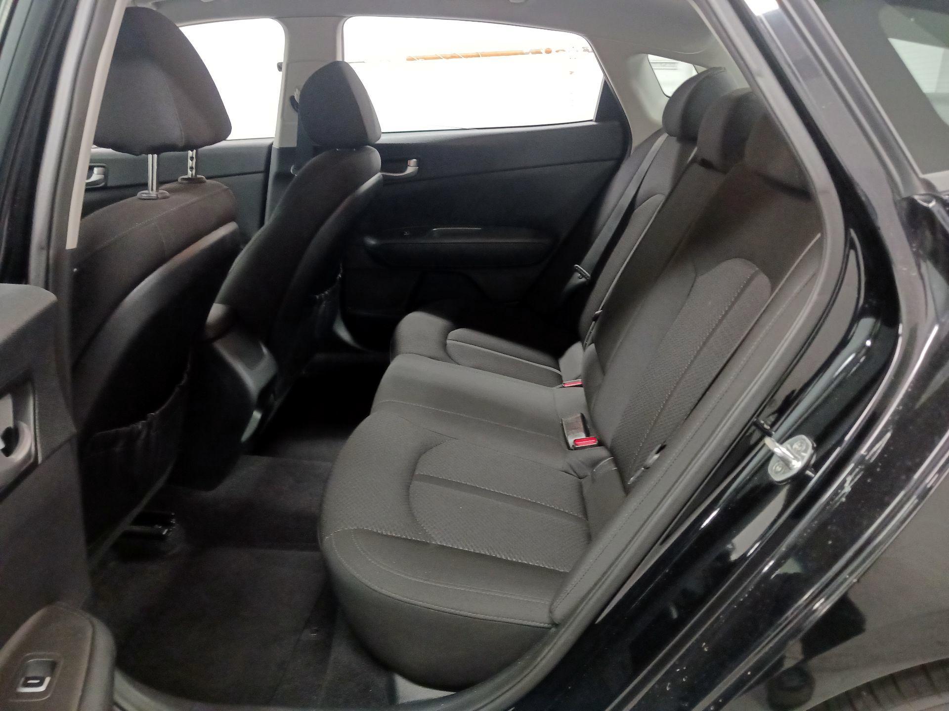 Thumbnail: 2016 Kia Optima - 17