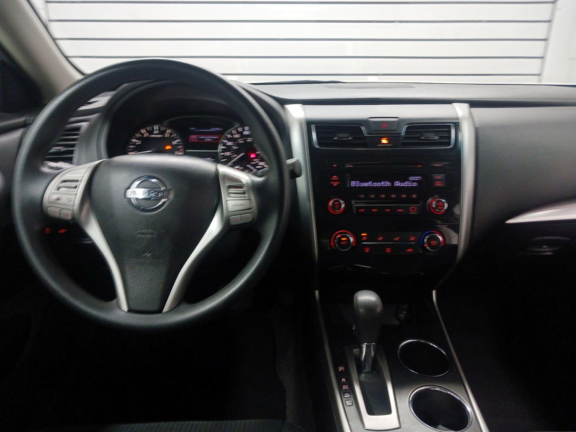 Thumbnail: 2015 Nissan Altima - 9