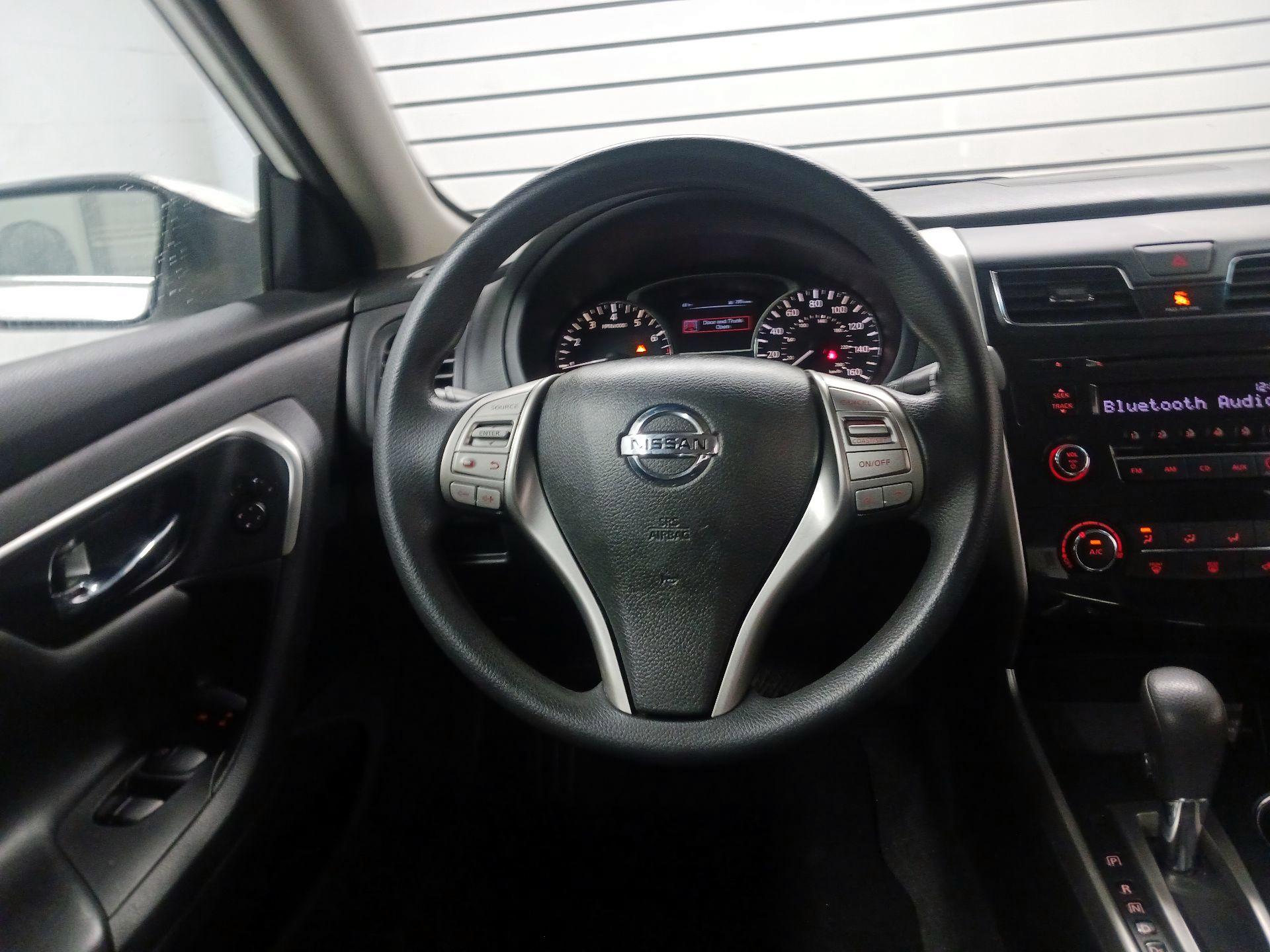 Thumbnail: 2015 Nissan Altima - 10