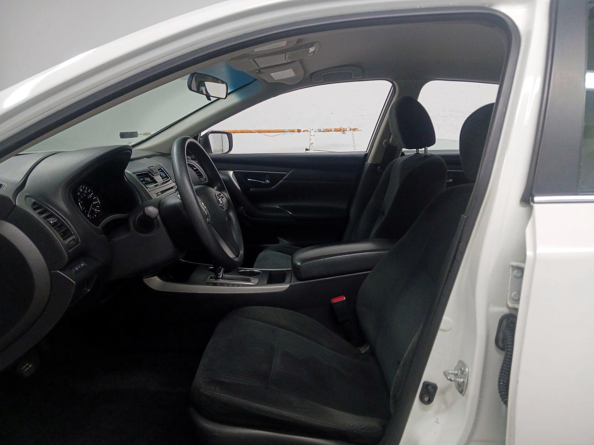 Thumbnail: 2015 Nissan Altima - 11