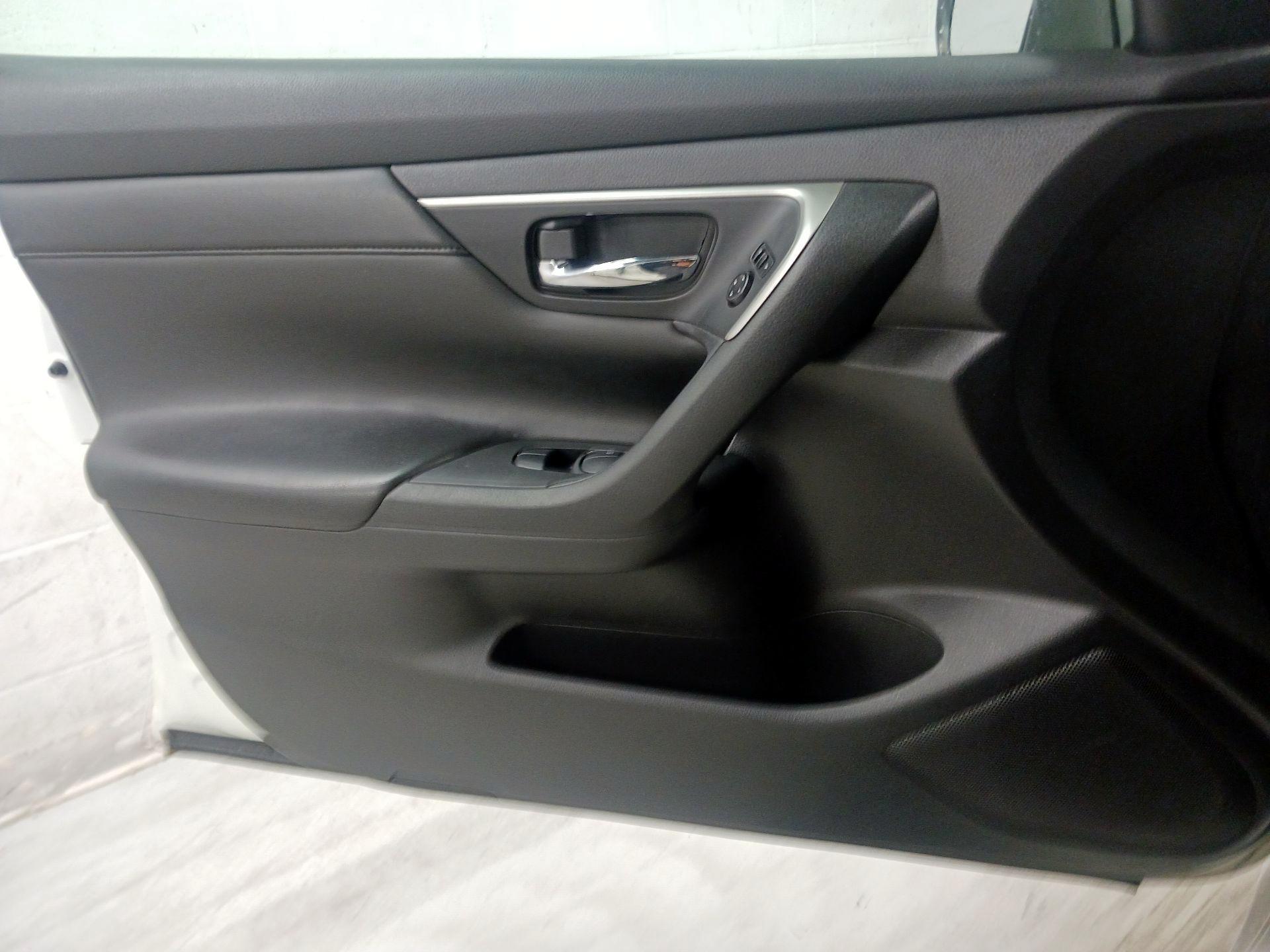 Thumbnail: 2015 Nissan Altima - 12