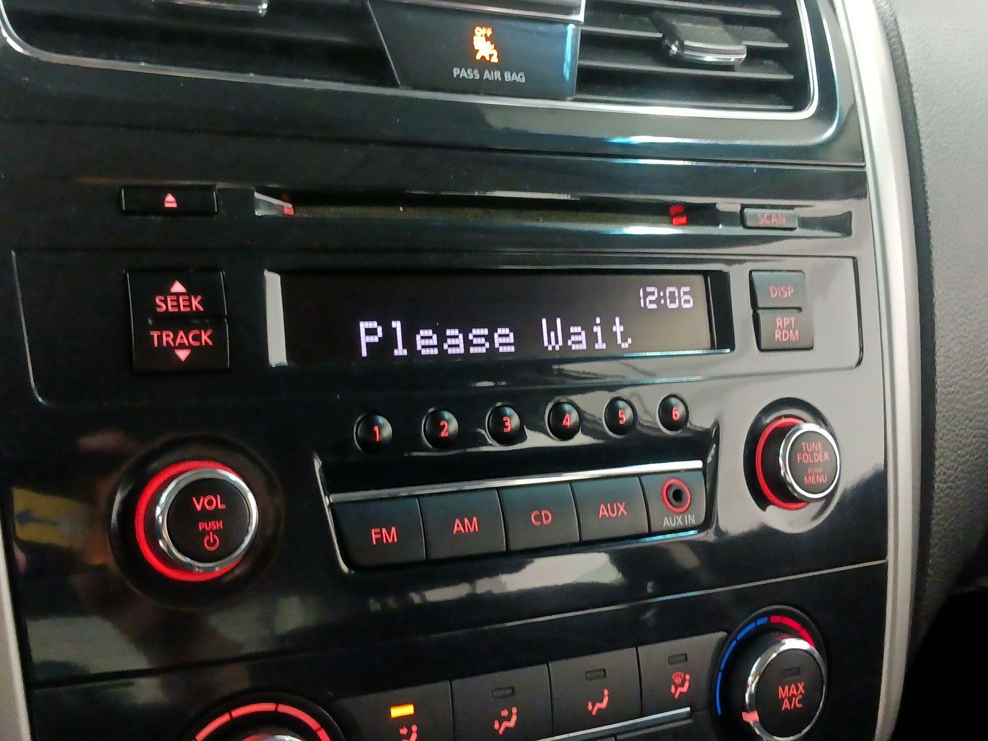 Thumbnail: 2015 Nissan Altima - 14