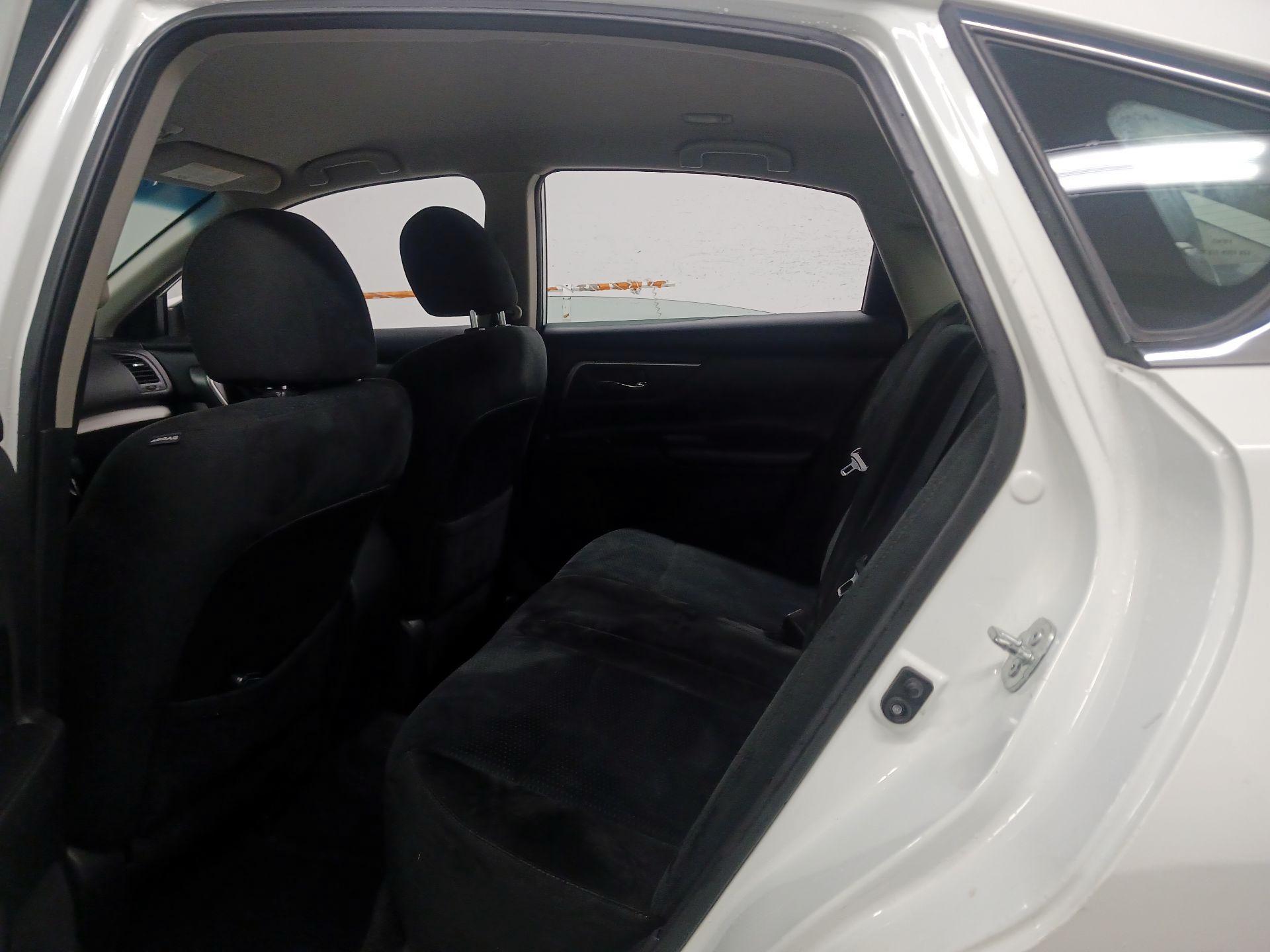 Thumbnail: 2015 Nissan Altima - 17