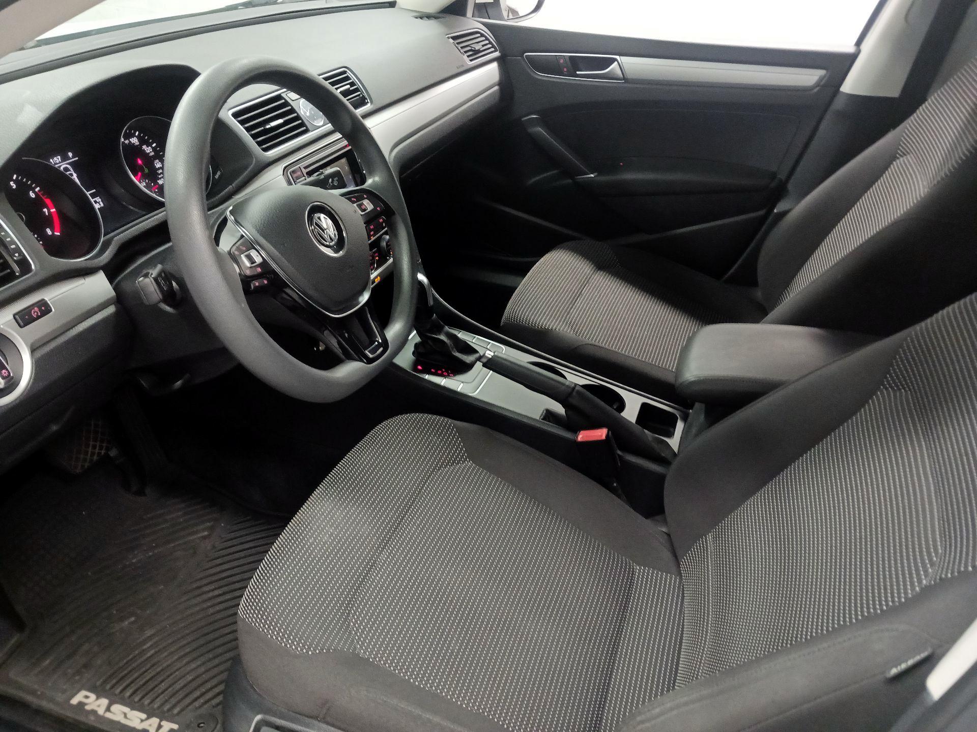 Thumbnail: 2016 Volkswagen Passat - 11