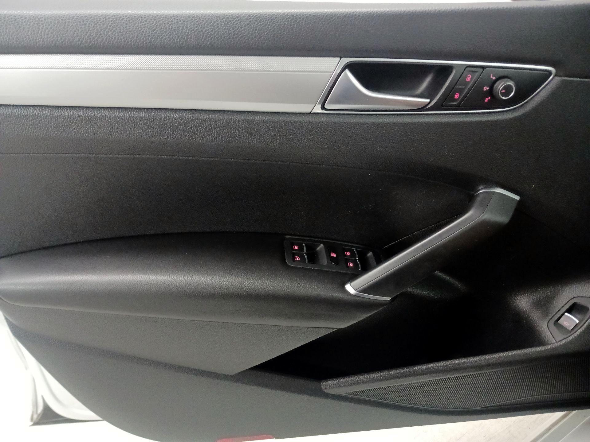 Thumbnail: 2016 Volkswagen Passat - 12