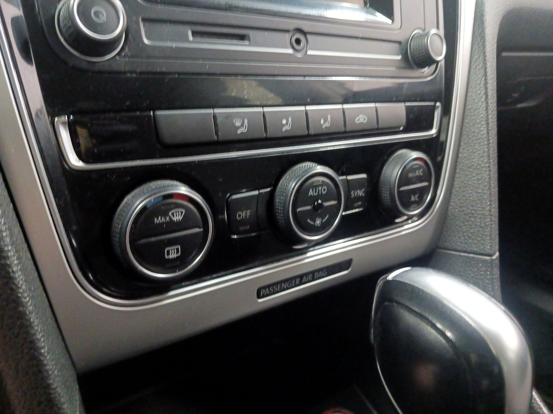Thumbnail: 2016 Volkswagen Passat - 16