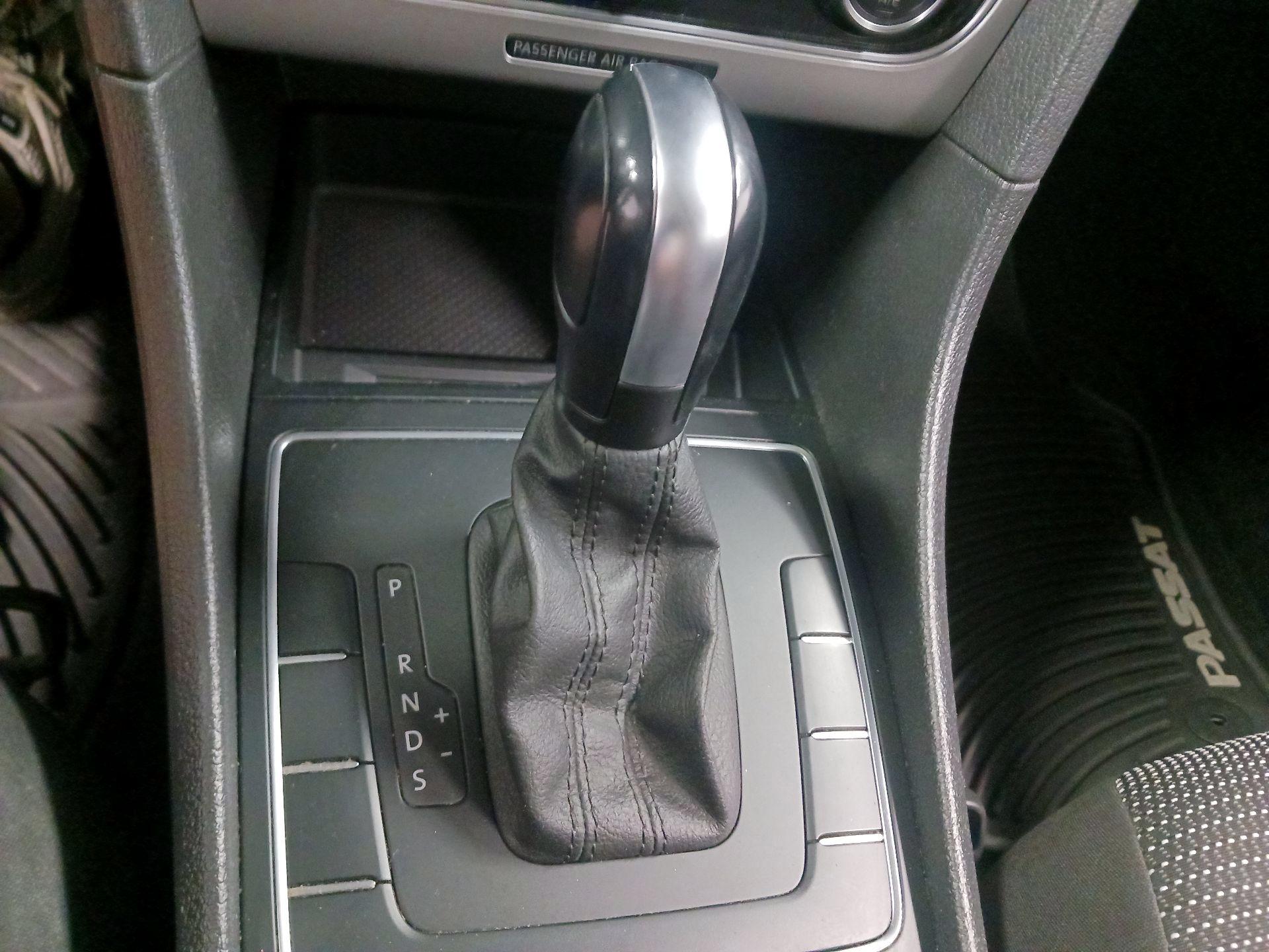 Thumbnail: 2016 Volkswagen Passat - 17