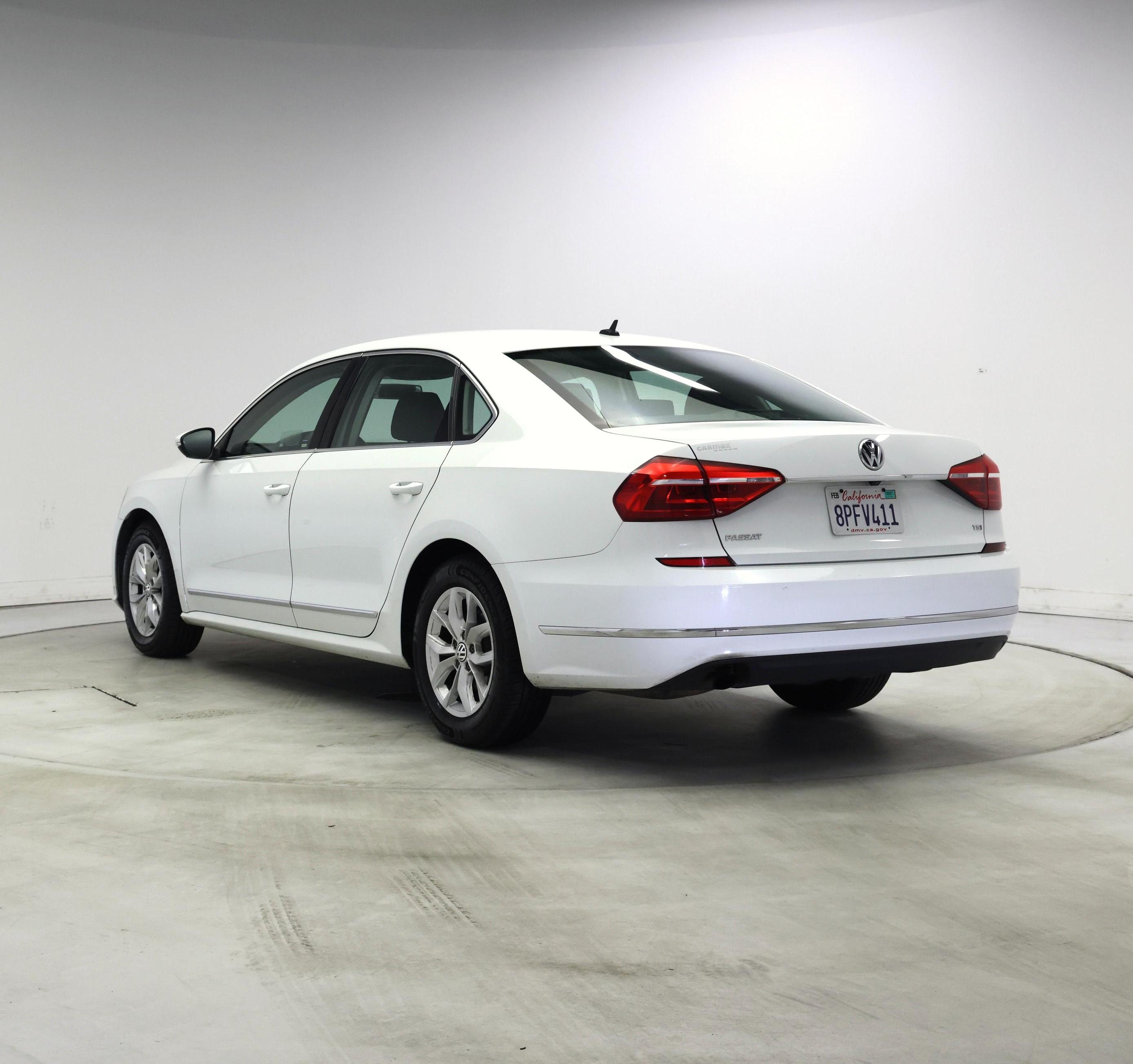 Thumbnail: 2016 Volkswagen Passat - 2