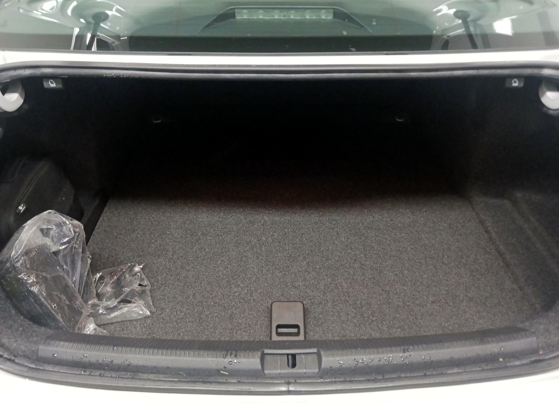 Thumbnail: 2016 Volkswagen Passat - 20