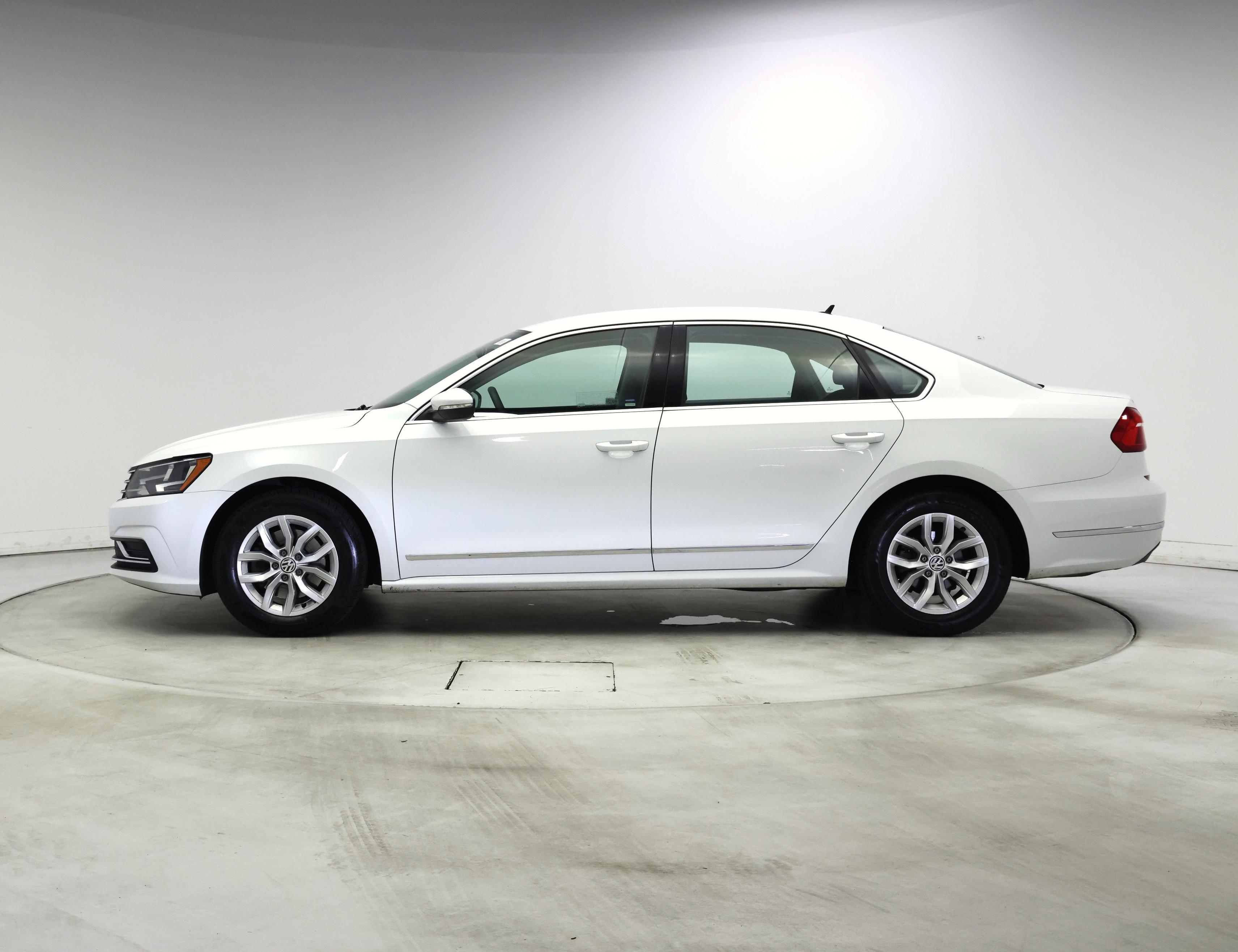 Thumbnail: 2016 Volkswagen Passat - 3