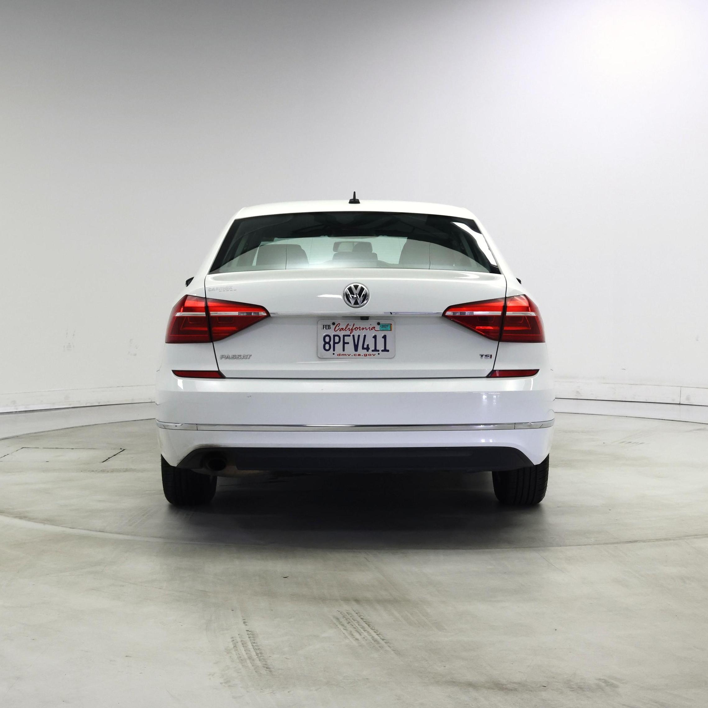 Thumbnail: 2016 Volkswagen Passat - 6